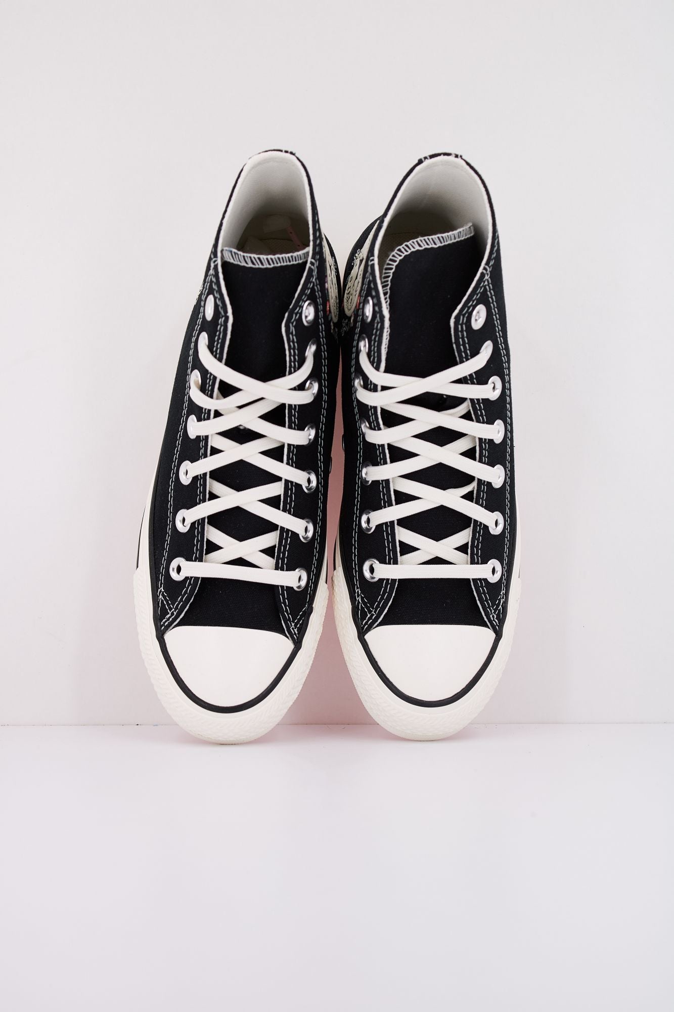 CONVERSE  CHUCK TAYLOR ALL STAR EMBROIDERED LITTLE FLOWERS en color NEGRO (3)