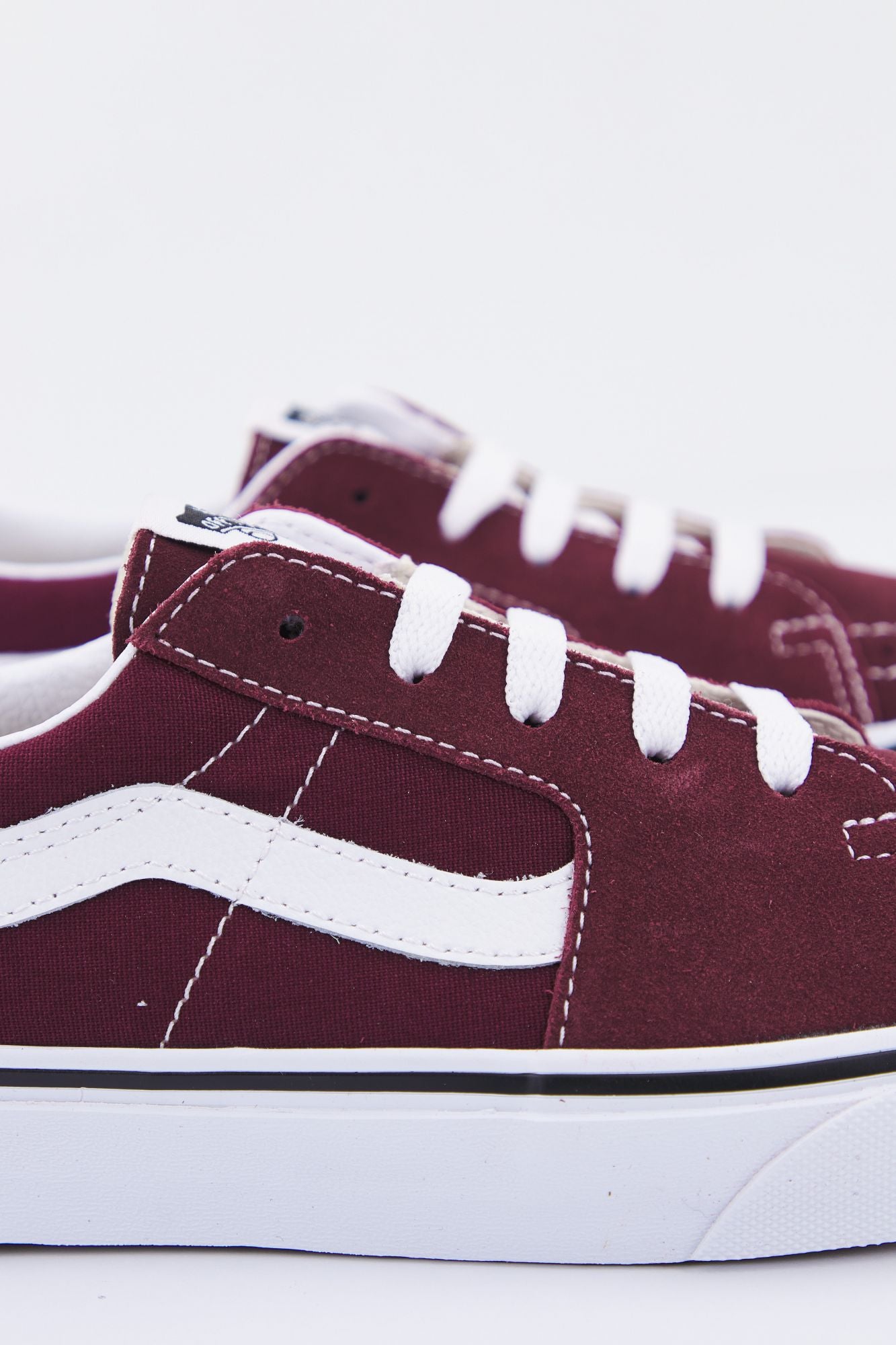 VANS  UA SK8-LOW en color BURDEOS (4)
