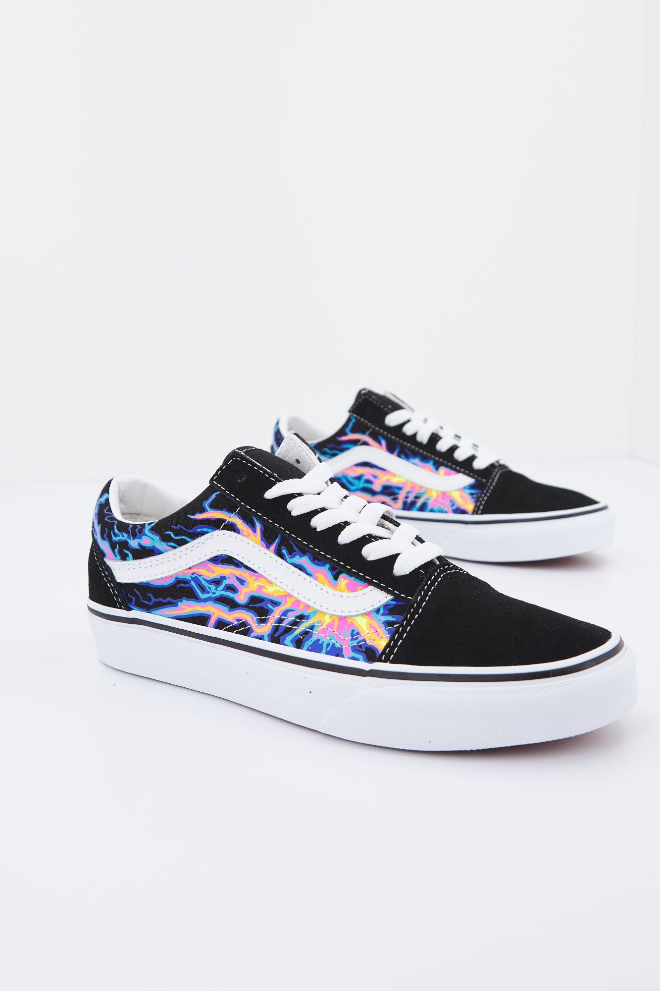 VANS  UA OLD SKOOL en color NEGRO (1)