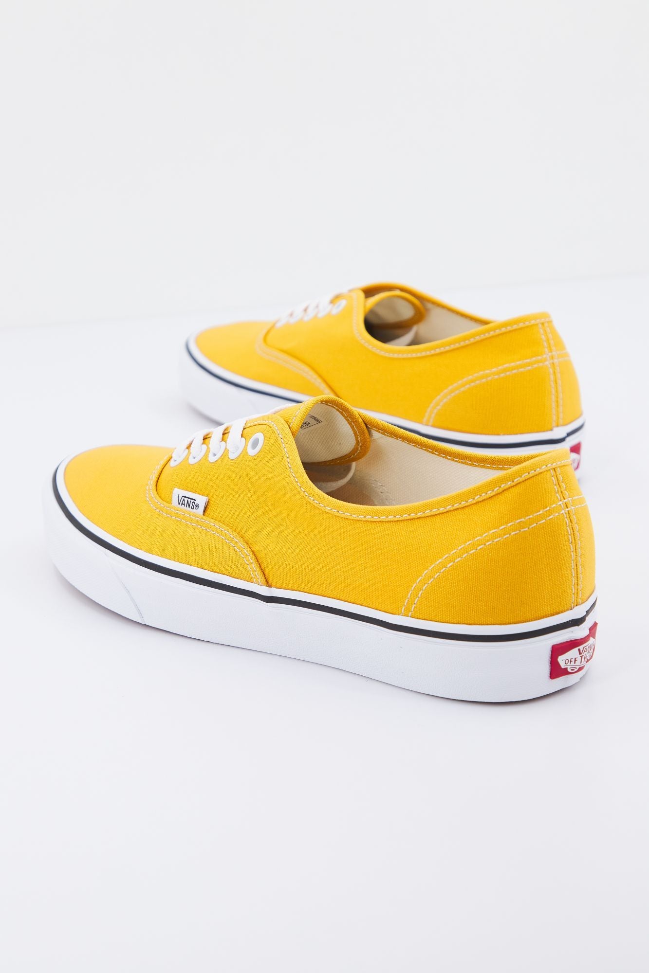 VANS  UA AUTHENTIC en color AMARILLO (3)
