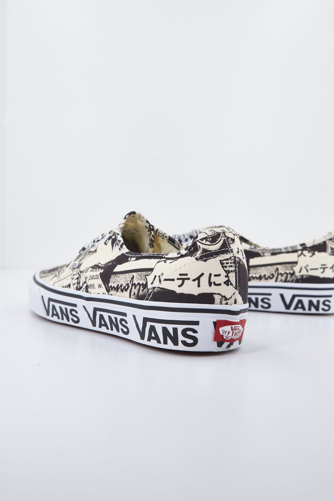 VANS  UA AUTHENTIC en color NEGRO (2)
