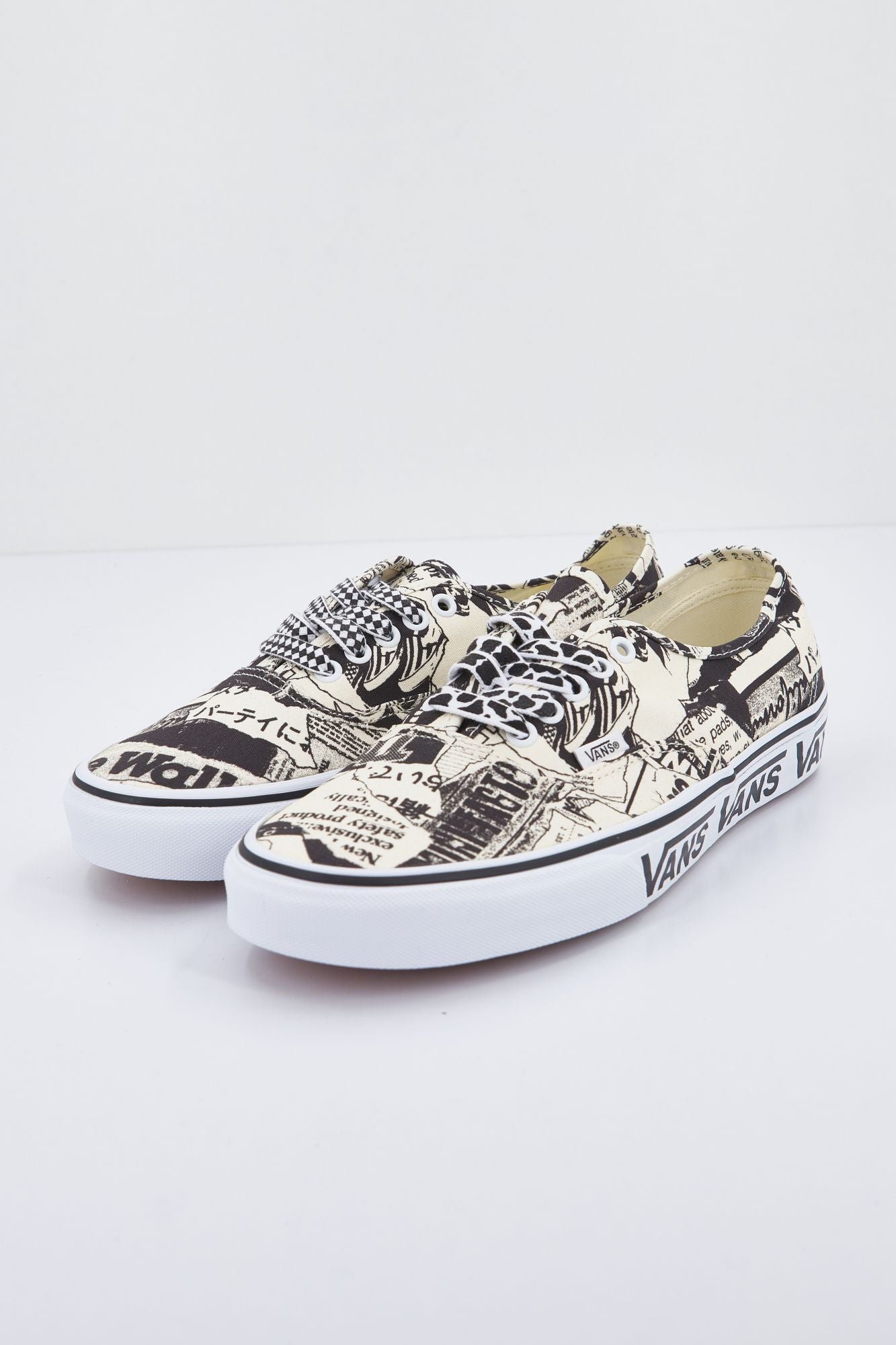 VANS  UA AUTHENTIC en color NEGRO (3)