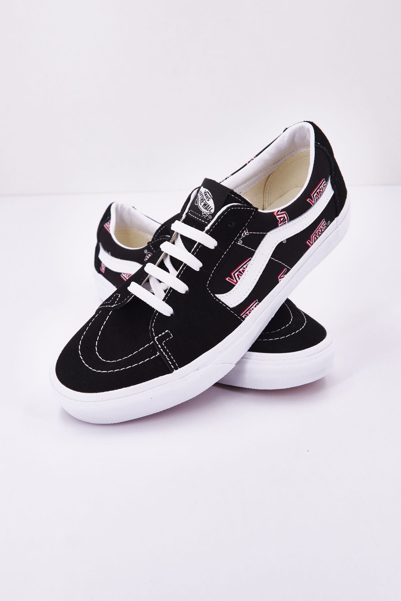 VANS  UA SK8-LOW en color NEGRO (2)