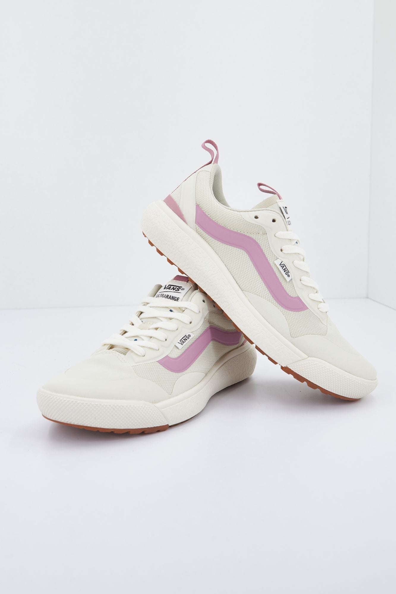 VANS  UA ULTRARANGE en color BLANCO (2)