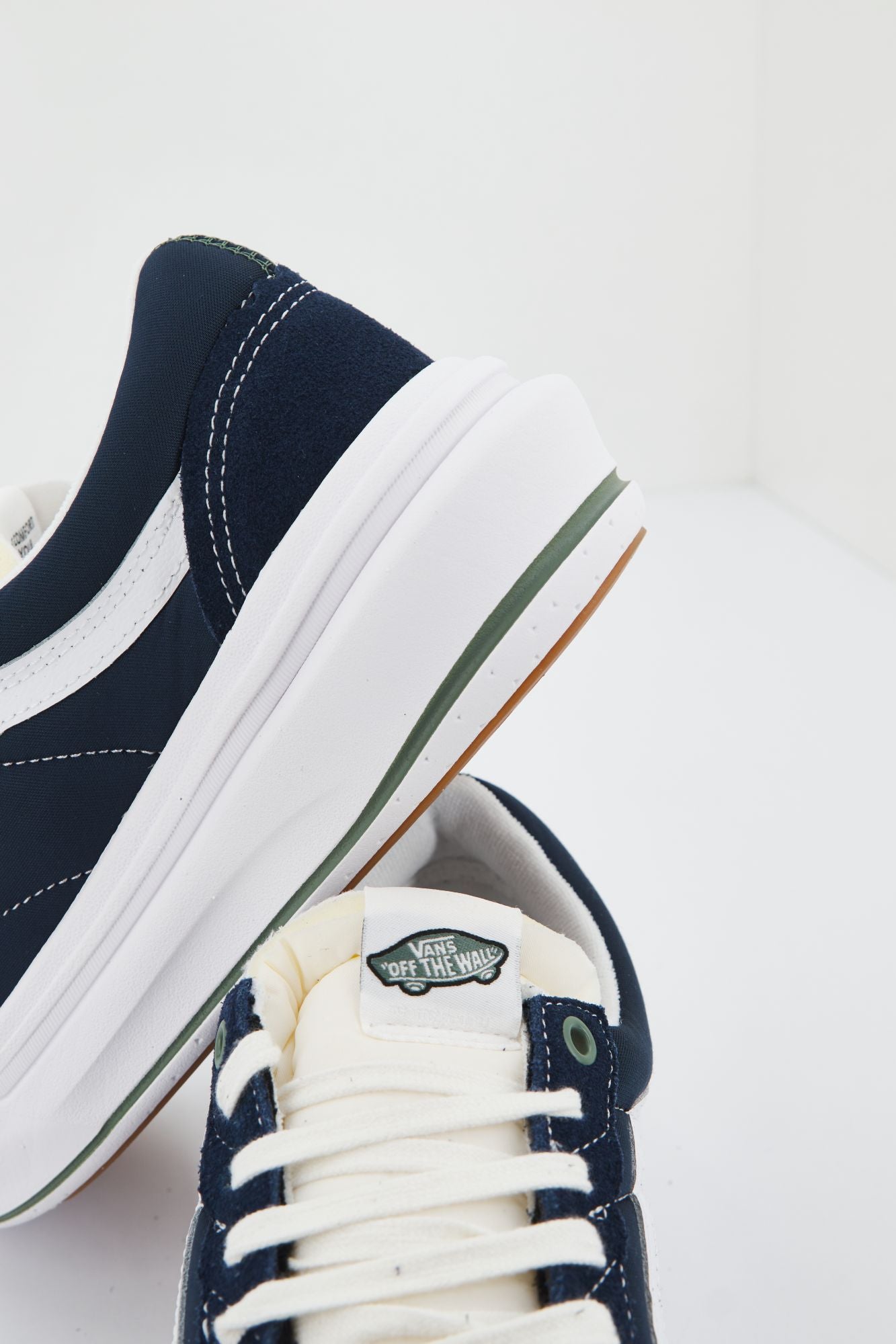 VANS  UA OLD SKOOL en color AZUL (4)