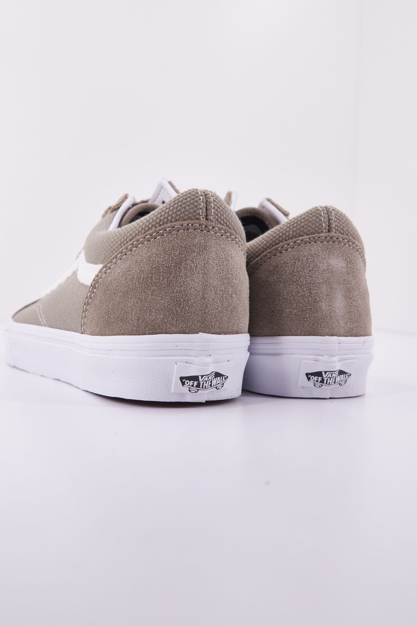 VANS  UA OLD SKOOL en color GRIS (4)