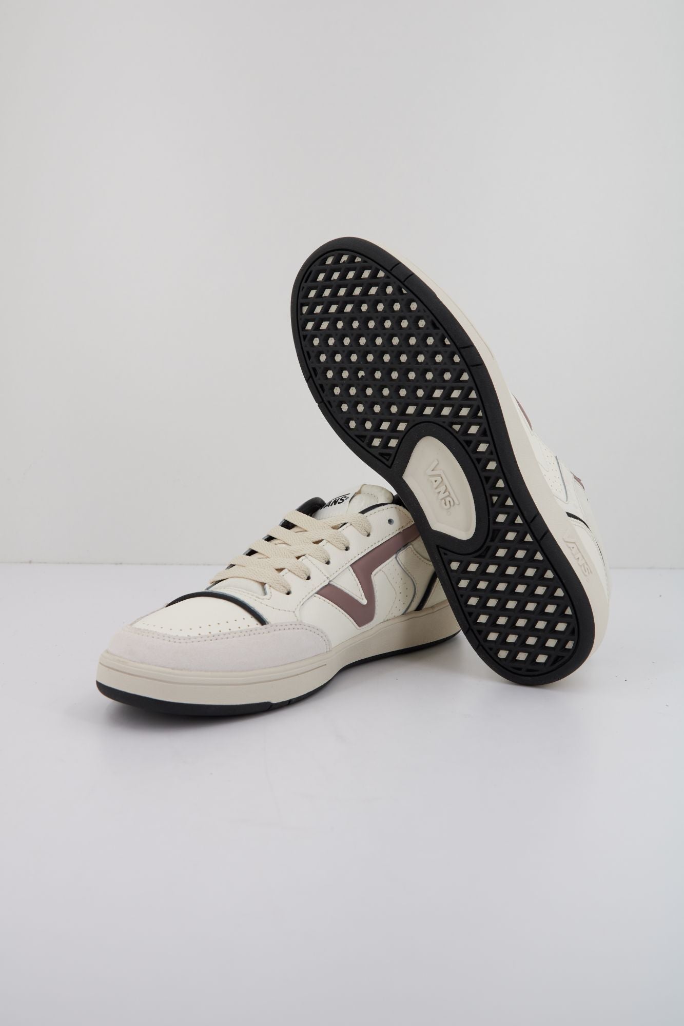 VANS LOWLAND CC JMP R VINTA en color BLANCO (4)