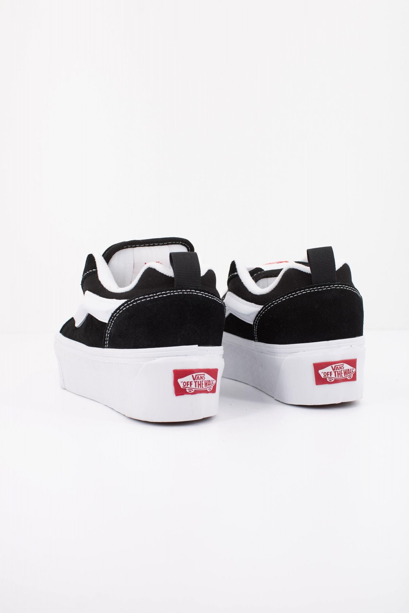 VANS  KNU STACK en color NEGRO (4)