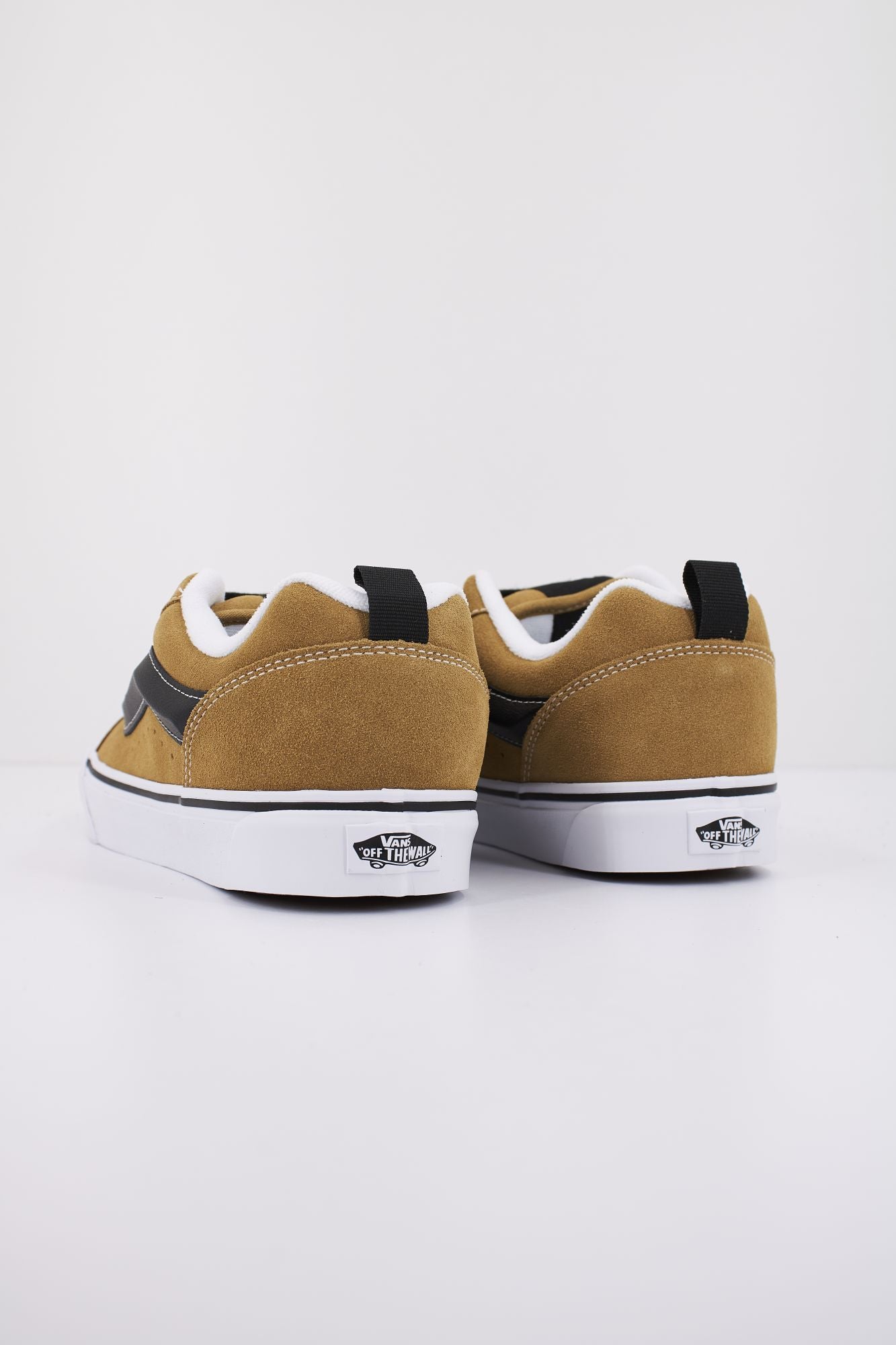 VANS KNU SKOOL en color MARRON CLARO (3)