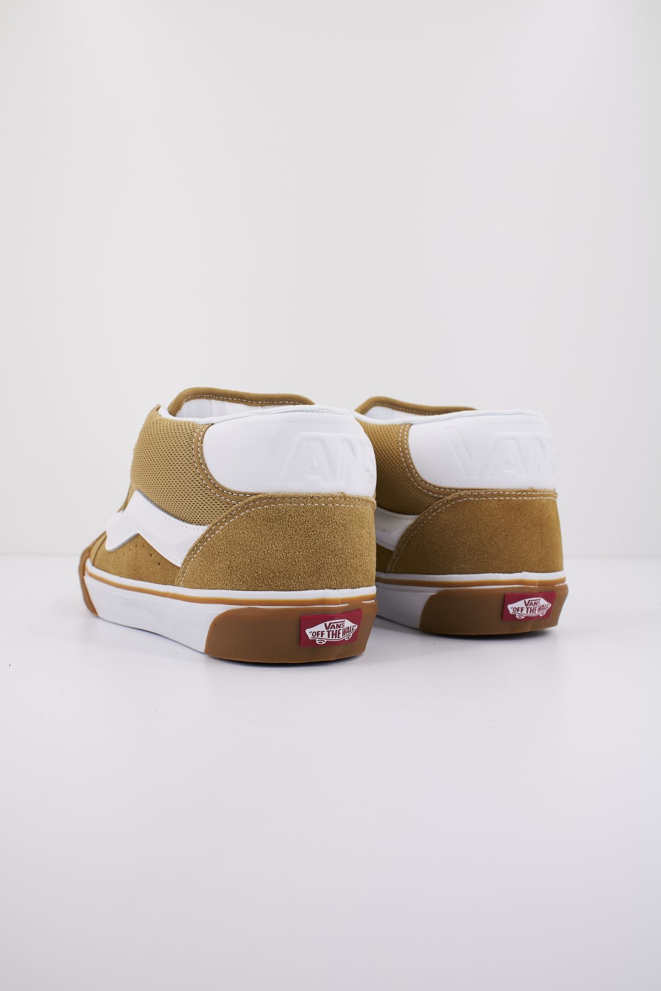 VANS KNU MID en color MARRON CLARO (3)