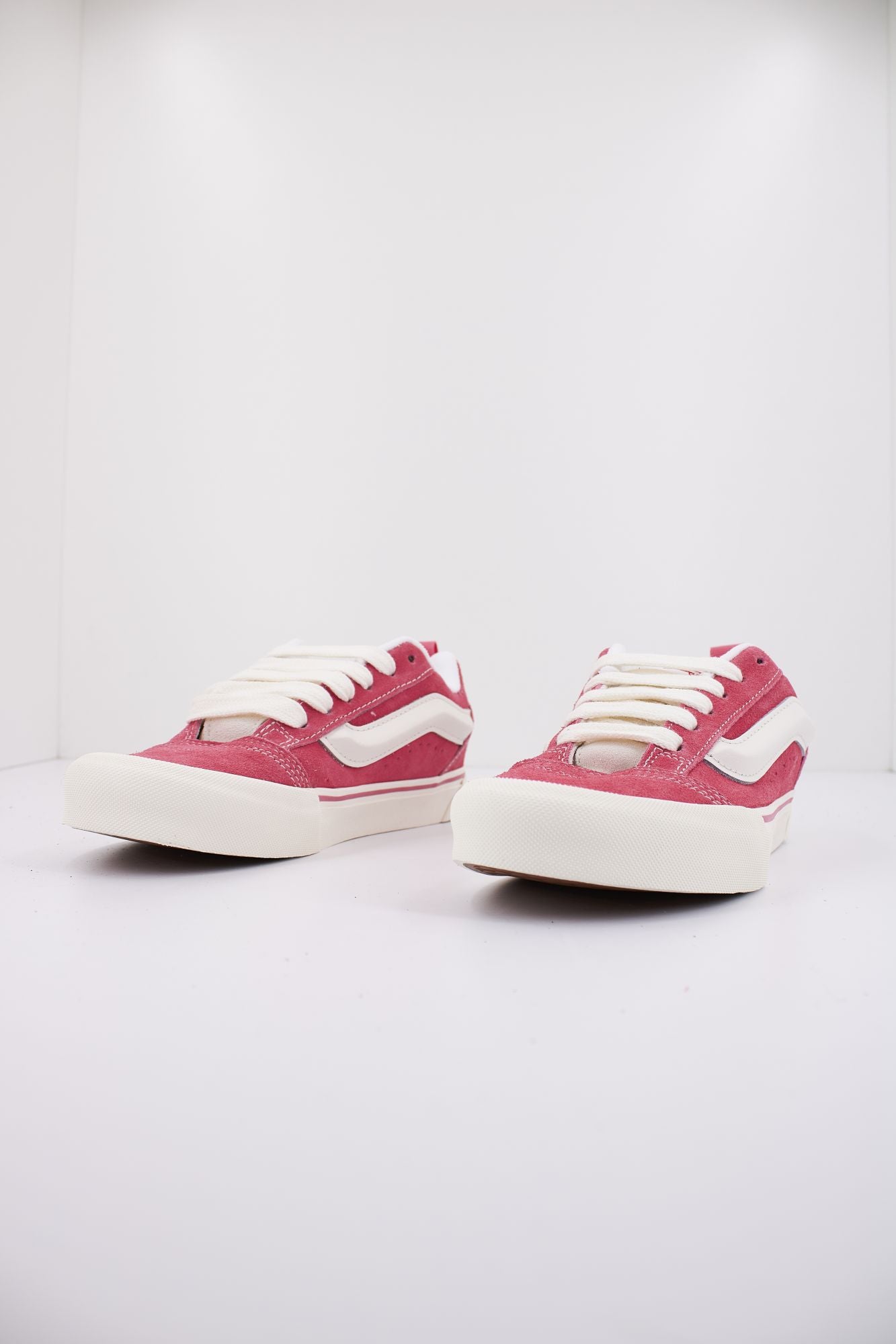 VANS KNU SKOOL RETRO en color ROSA (2)