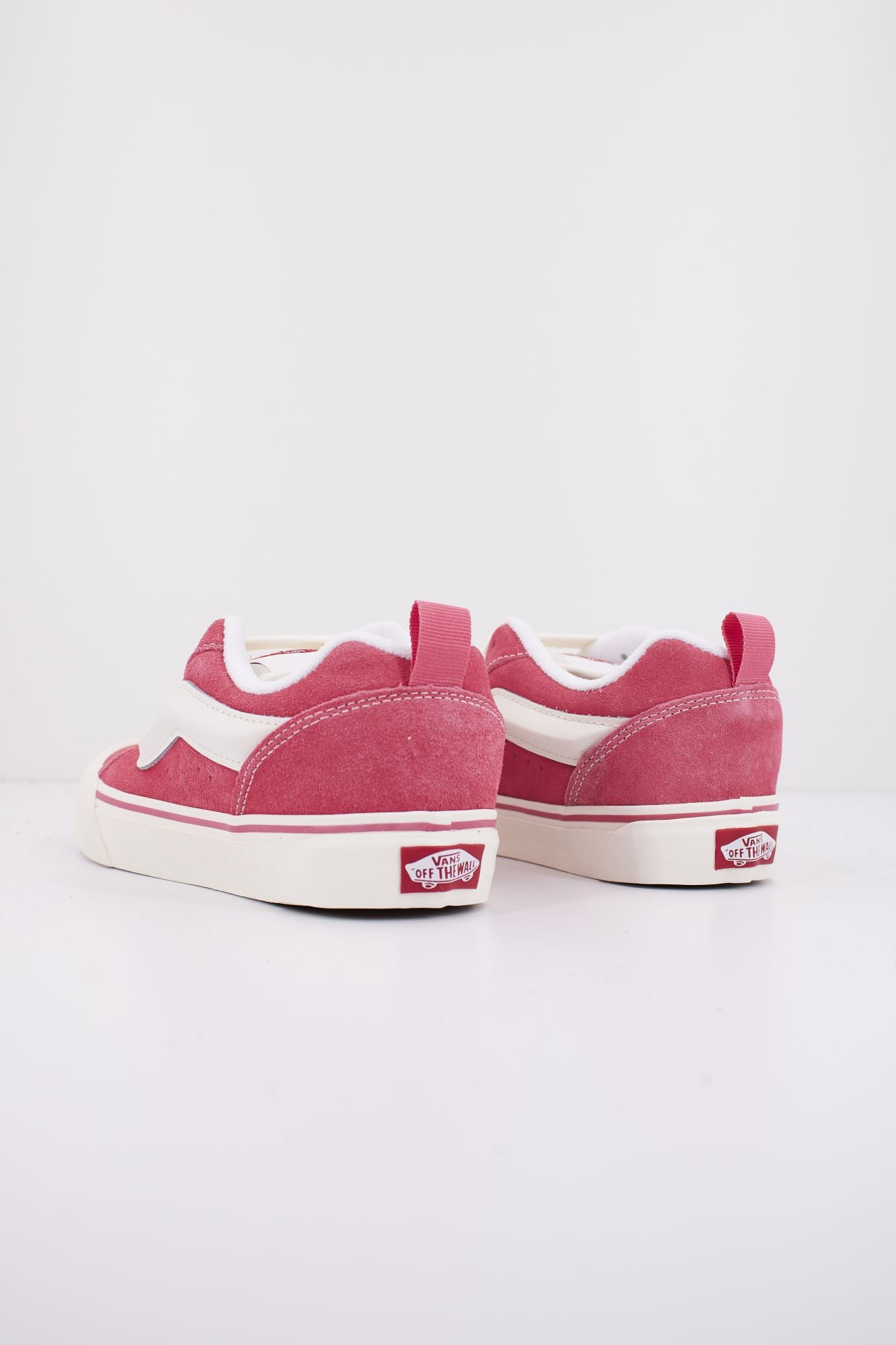 VANS KNU SKOOL RETRO en color ROSA (3)