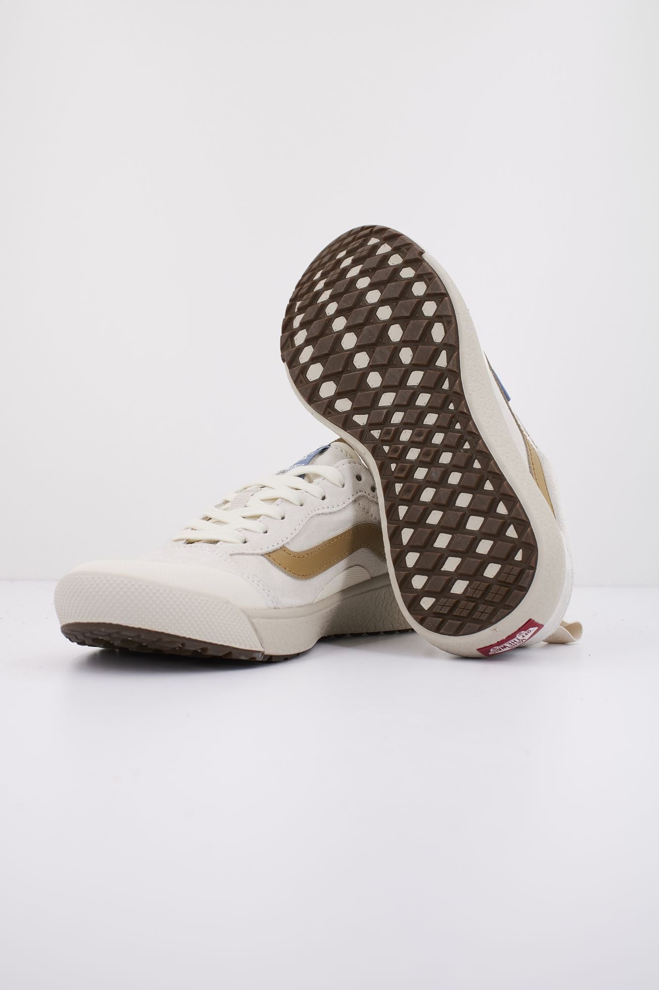 VANS ULTRARANGE EXO SE en color BLANCO (4)