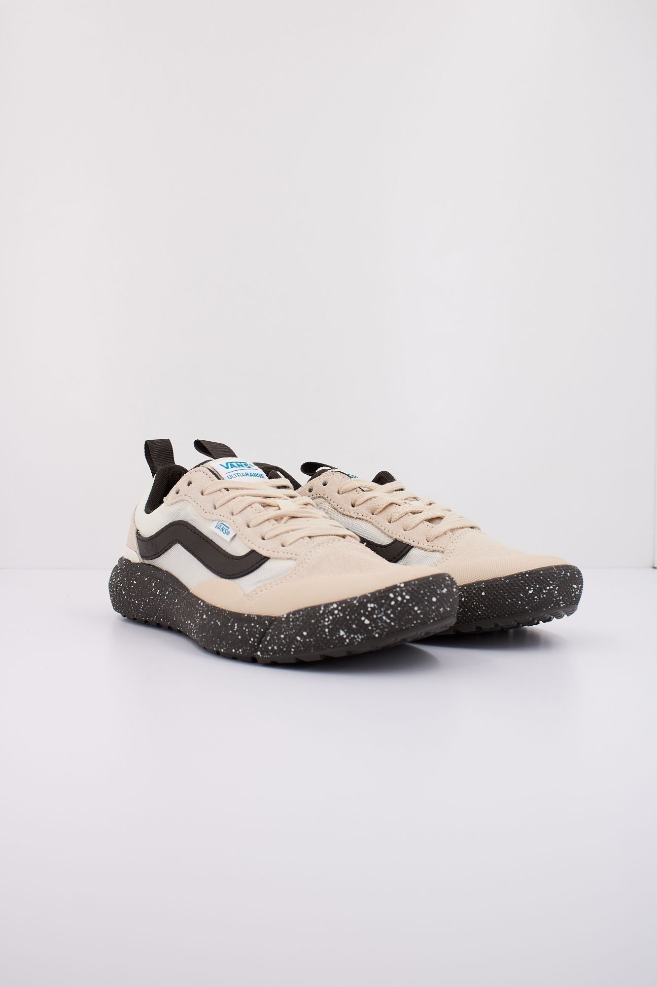VANS  MTE ULTRARANGE EXO SE en color BEIS (2)