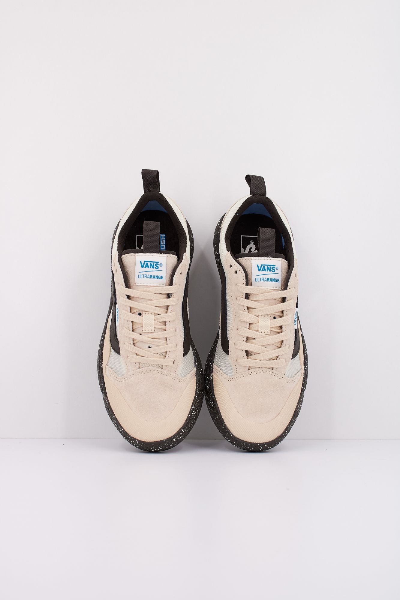VANS  MTE ULTRARANGE EXO SE en color BEIS (3)