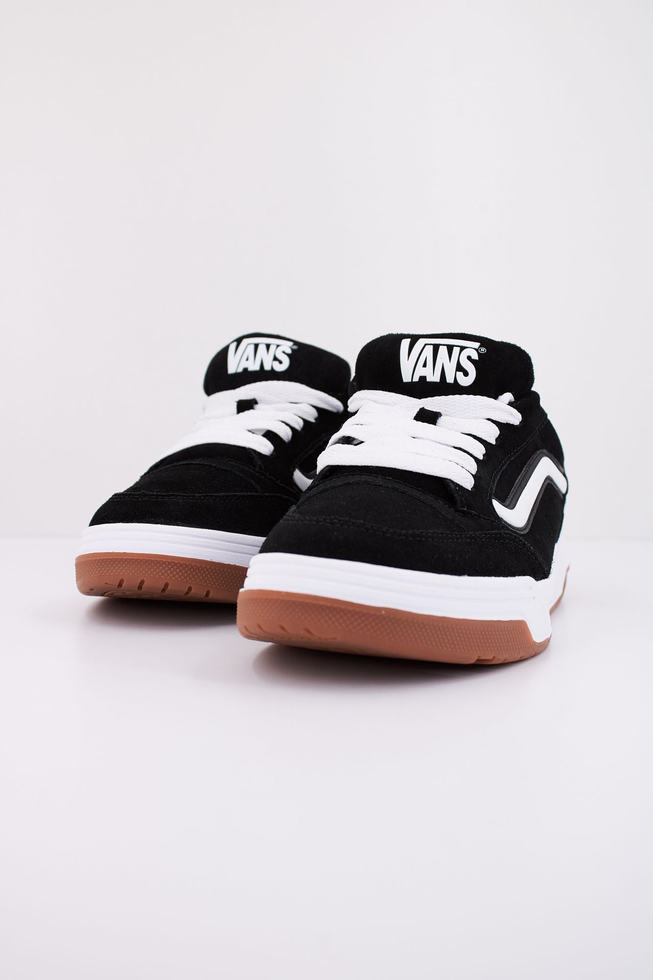 VANS  HYLANE en color NEGRO (2)