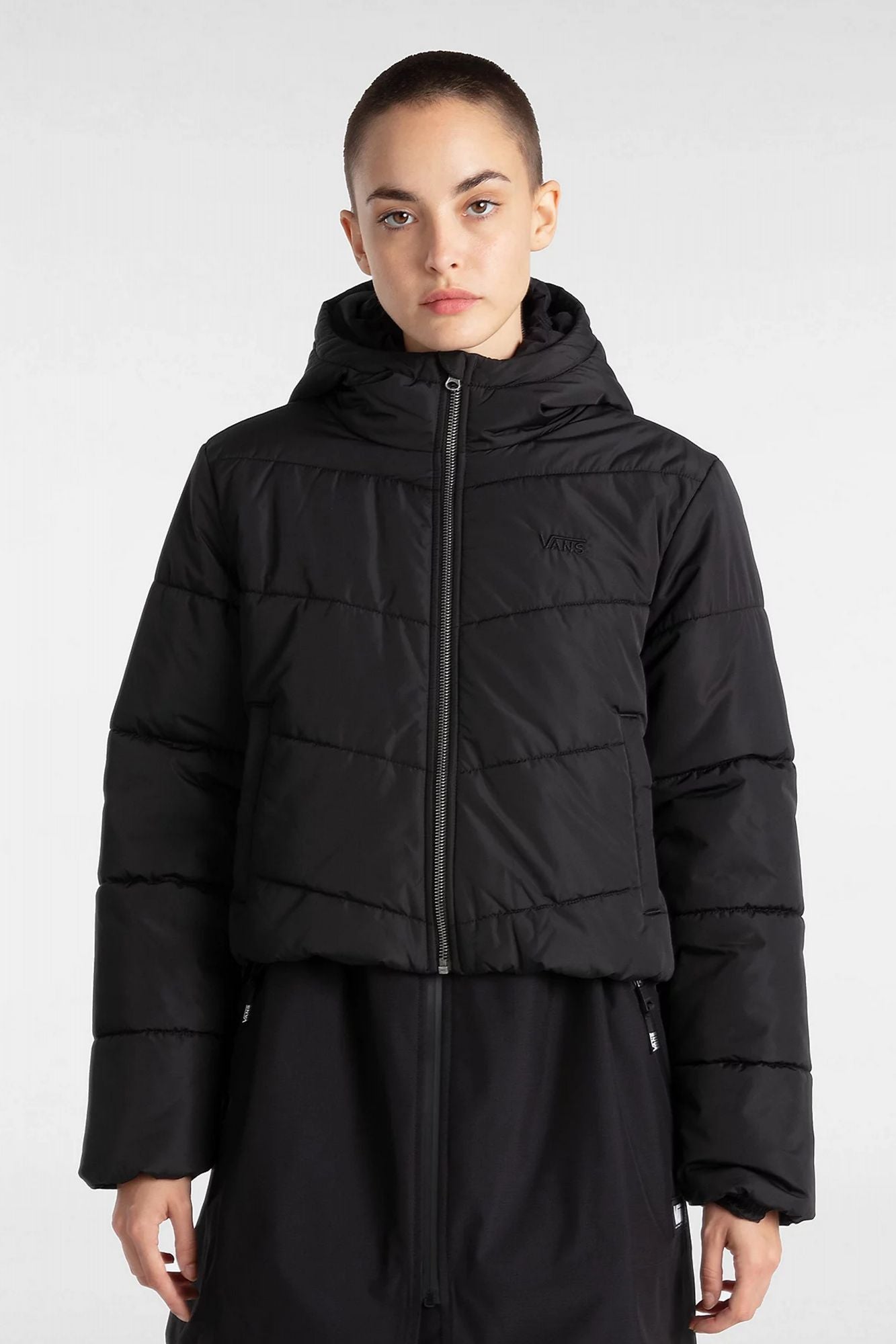 VANS MTE FOUNDRY CROP PUFF en color NEGRO (1)