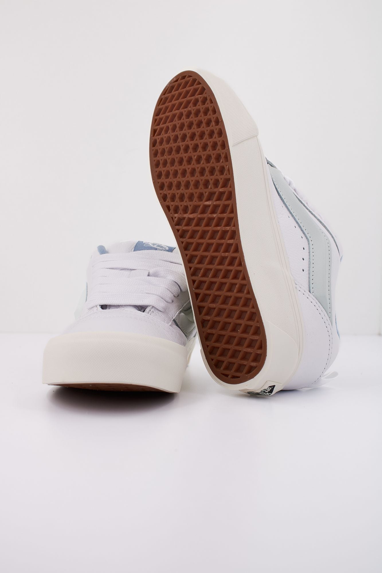 VANS  KNU SKOOL PREMIUM LEAT en color BLANCO (5)