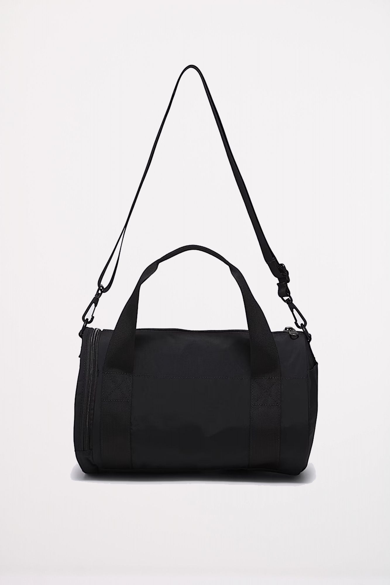 VANS  BARRELED MIDI BAG en color NEGRO (3)