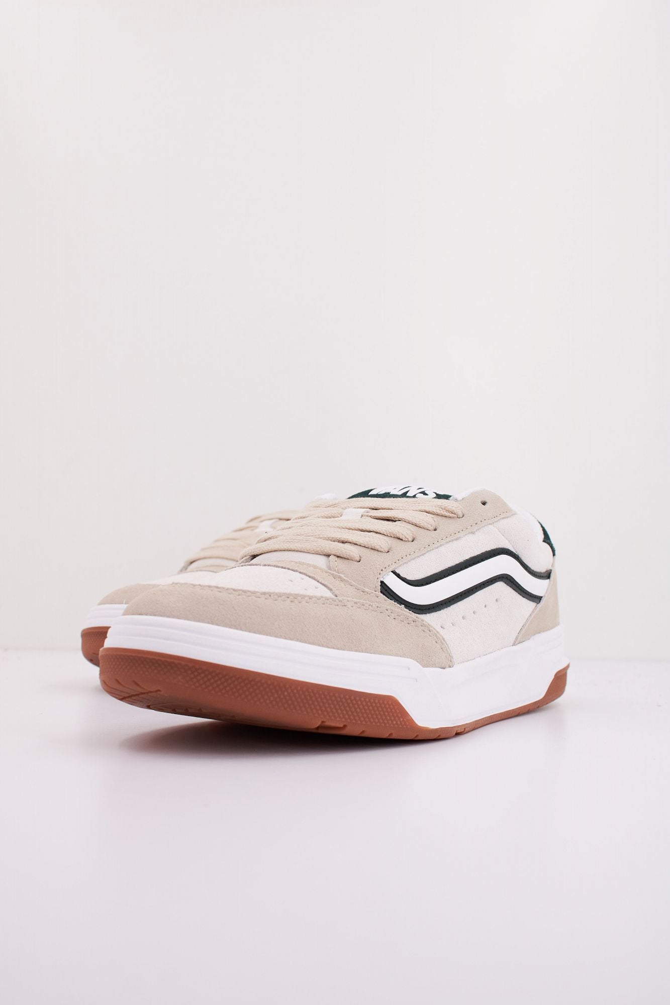 VANS HYLANE  en color BEIS (2)