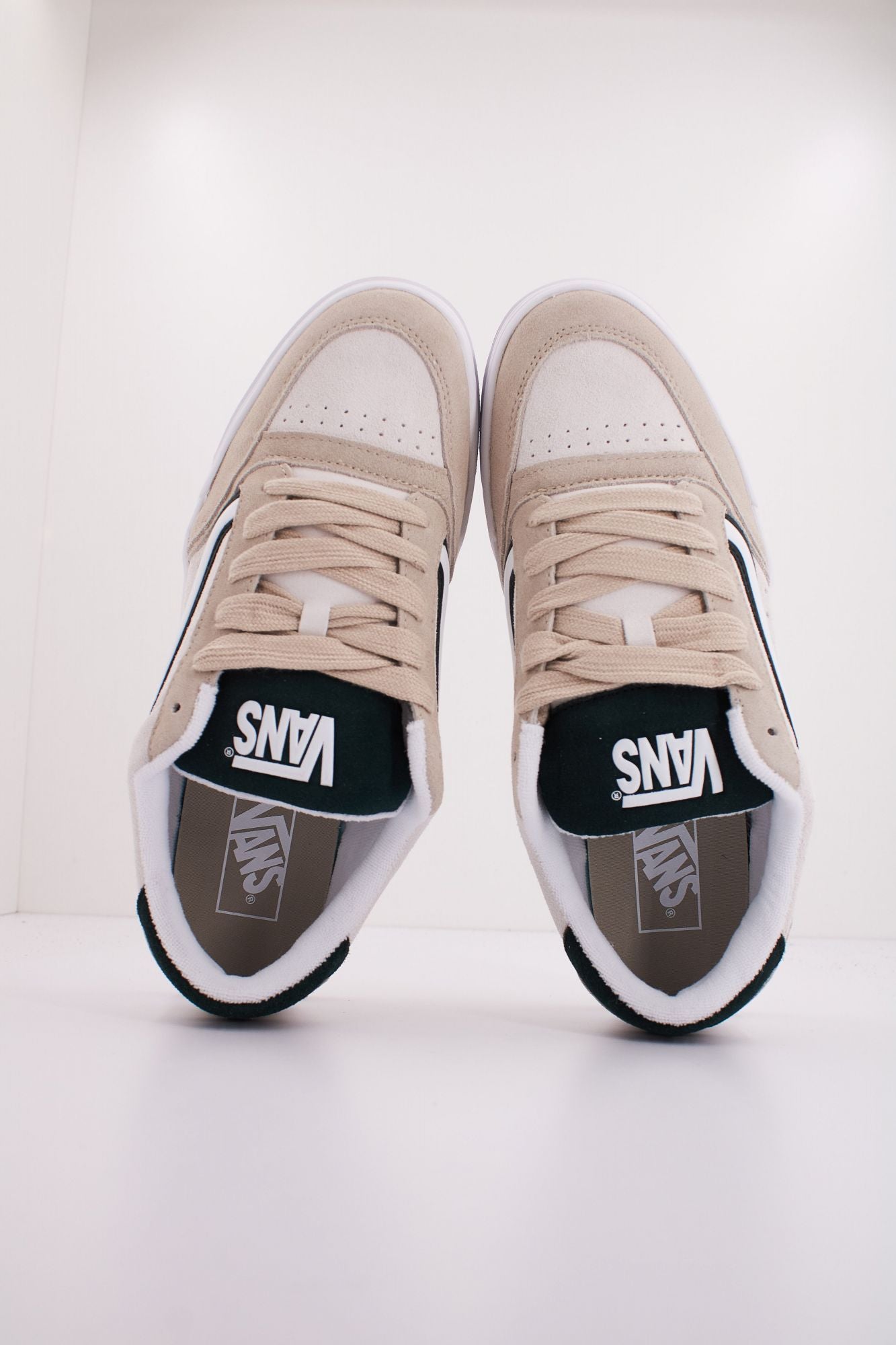 VANS HYLANE  en color BEIS (3)