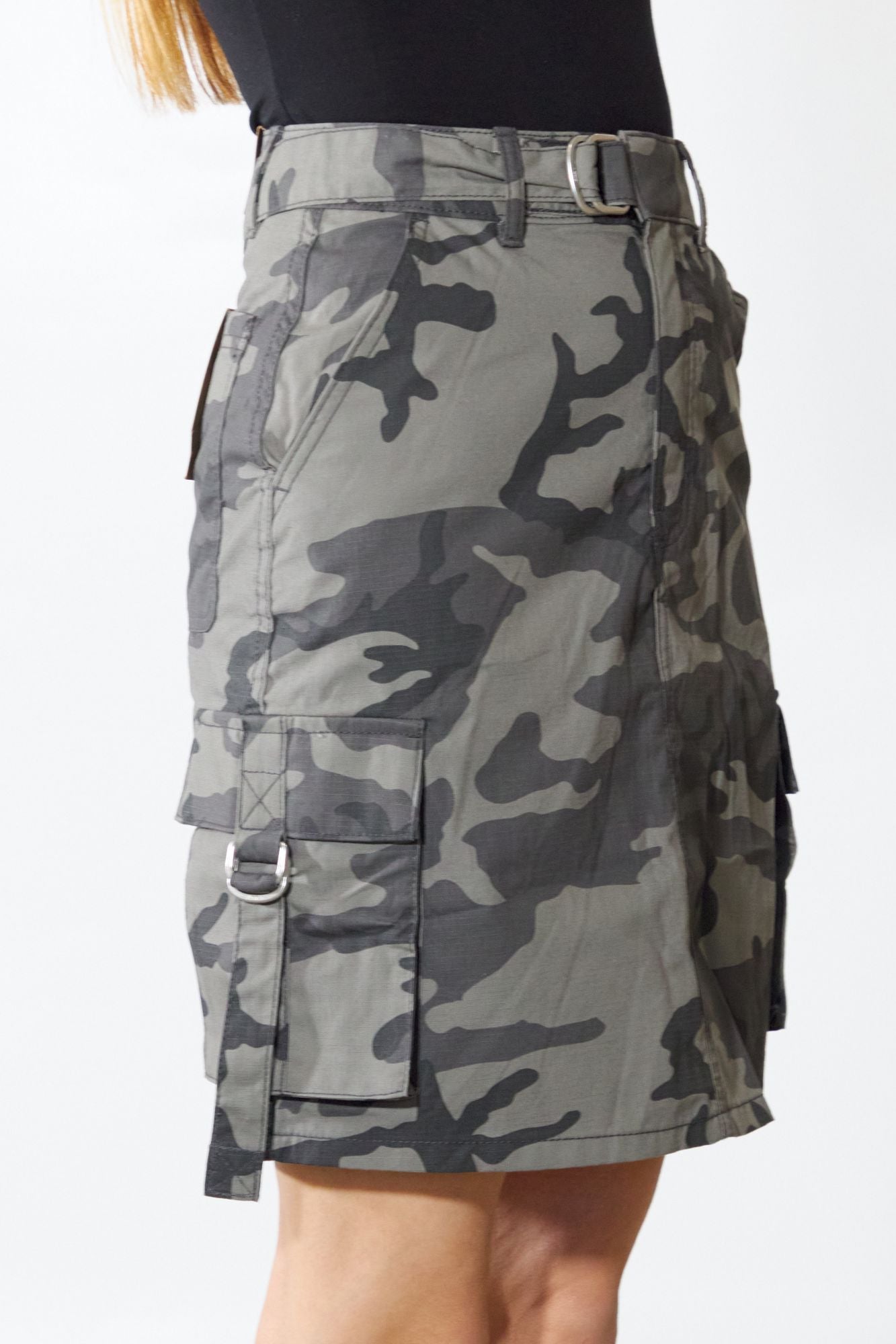 VANS  COBRA CARGO SKIRT en color GRIS (2)