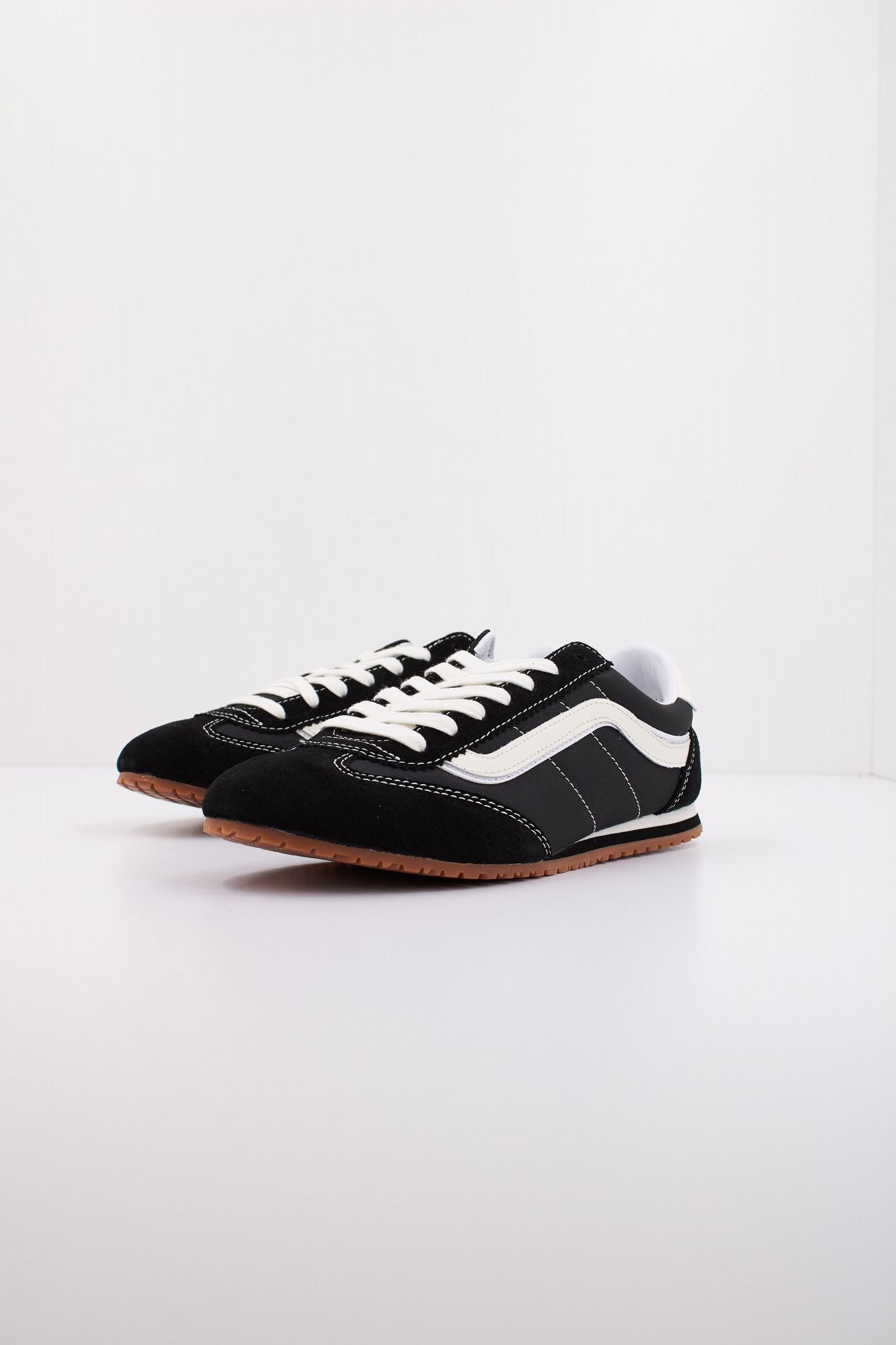 VANS SUPER LOWPRO en color NEGRO (2)