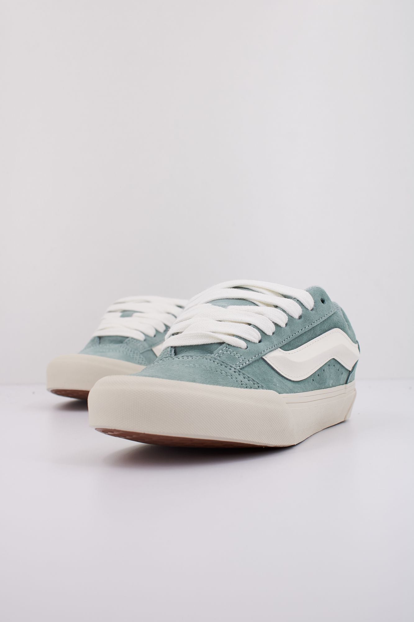 VANS KNU SKOOL PIG SUEDE en color VERDE (2)