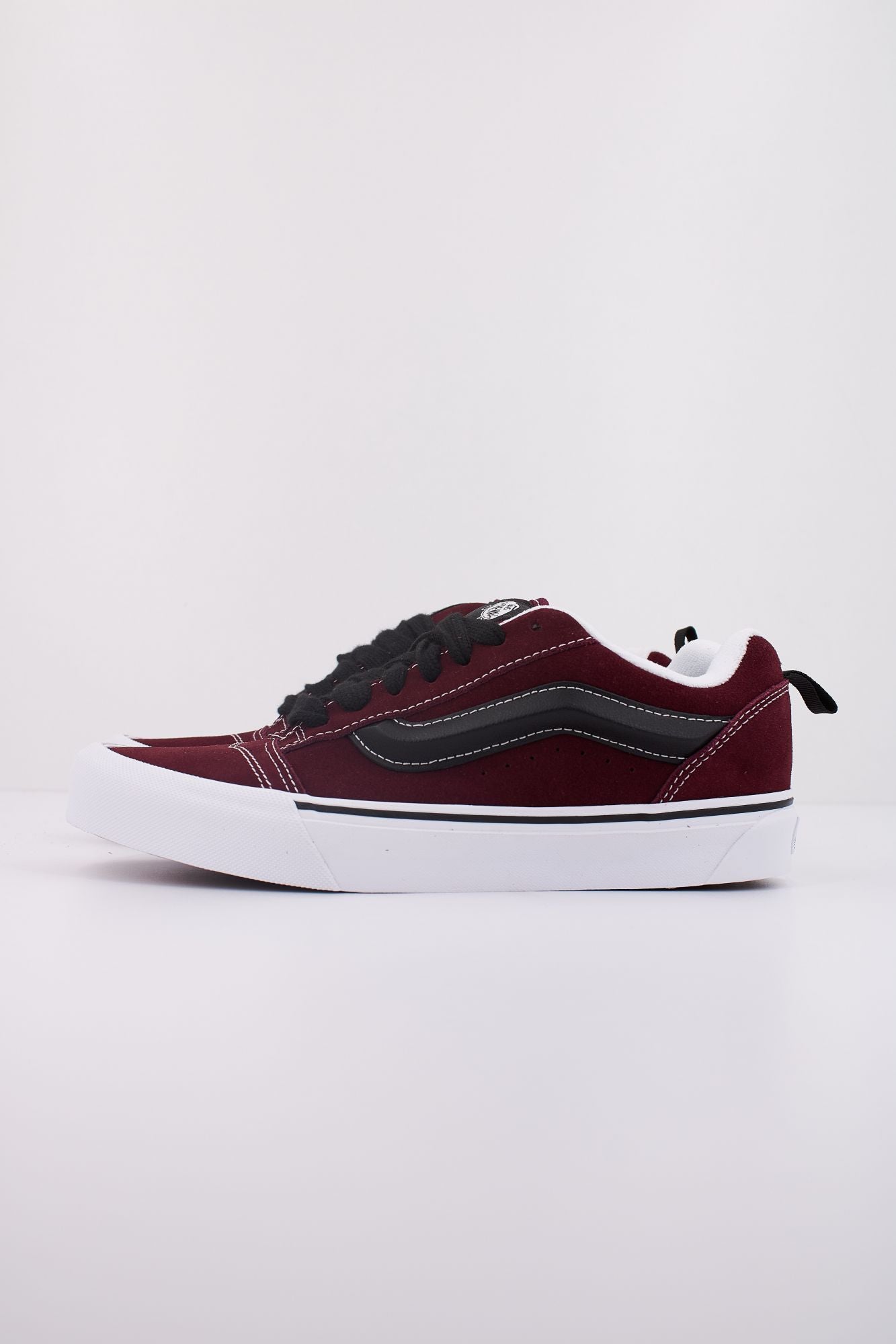 VANS KNU SKOOL en color BURDEOS (1)