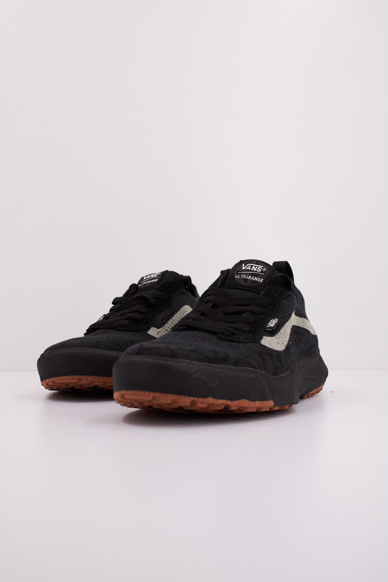 VANS ULTRARANGE VR3 en color NEGRO (2)