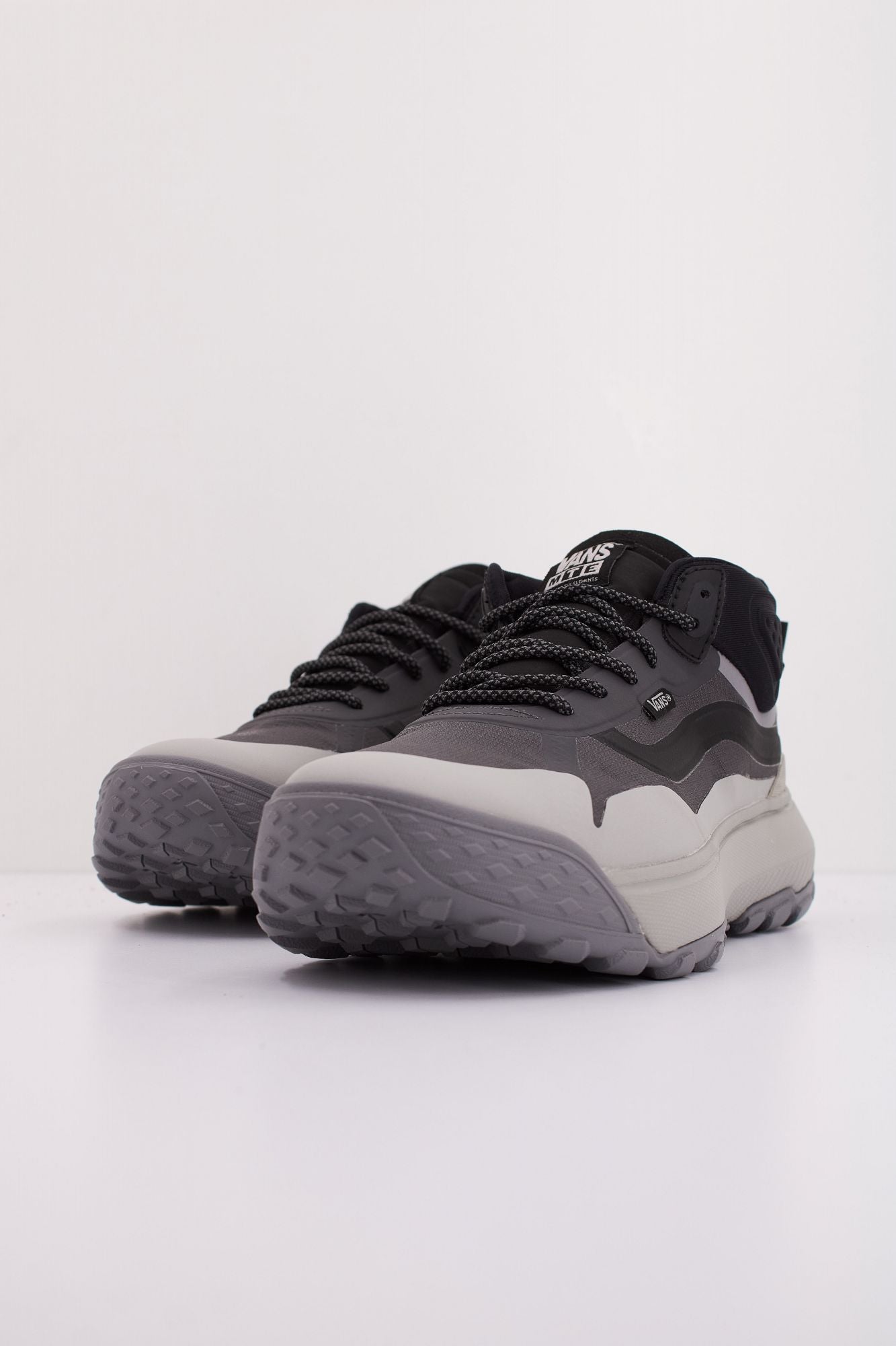 VANS MTE CROSSPATH MID en color GRIS (2)