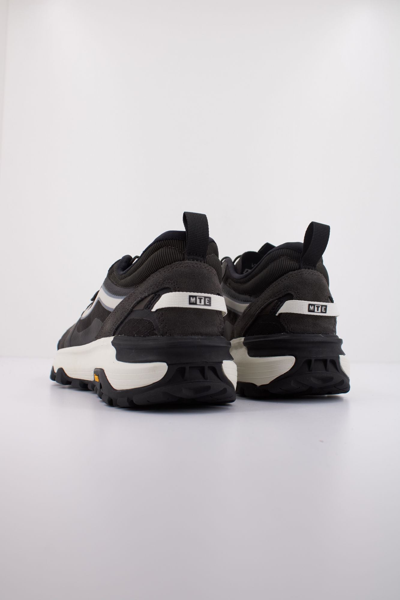 VANS MTE CROSSPATH XC en color NEGRO (4)