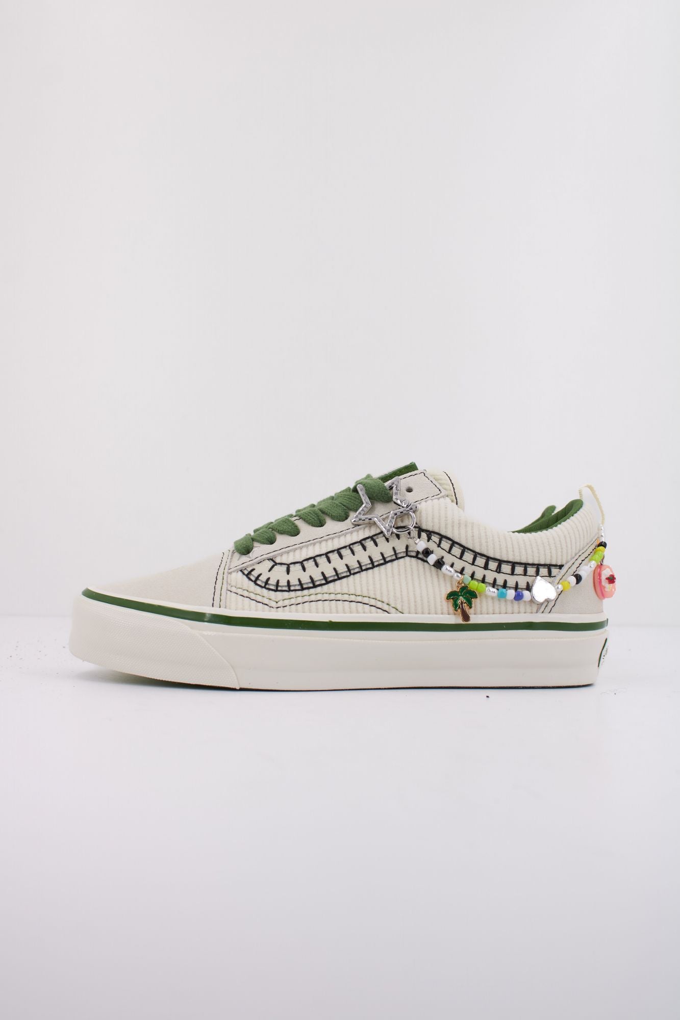 VANS  LX OLD SKOOL CHARMS  en color BEIS (1)