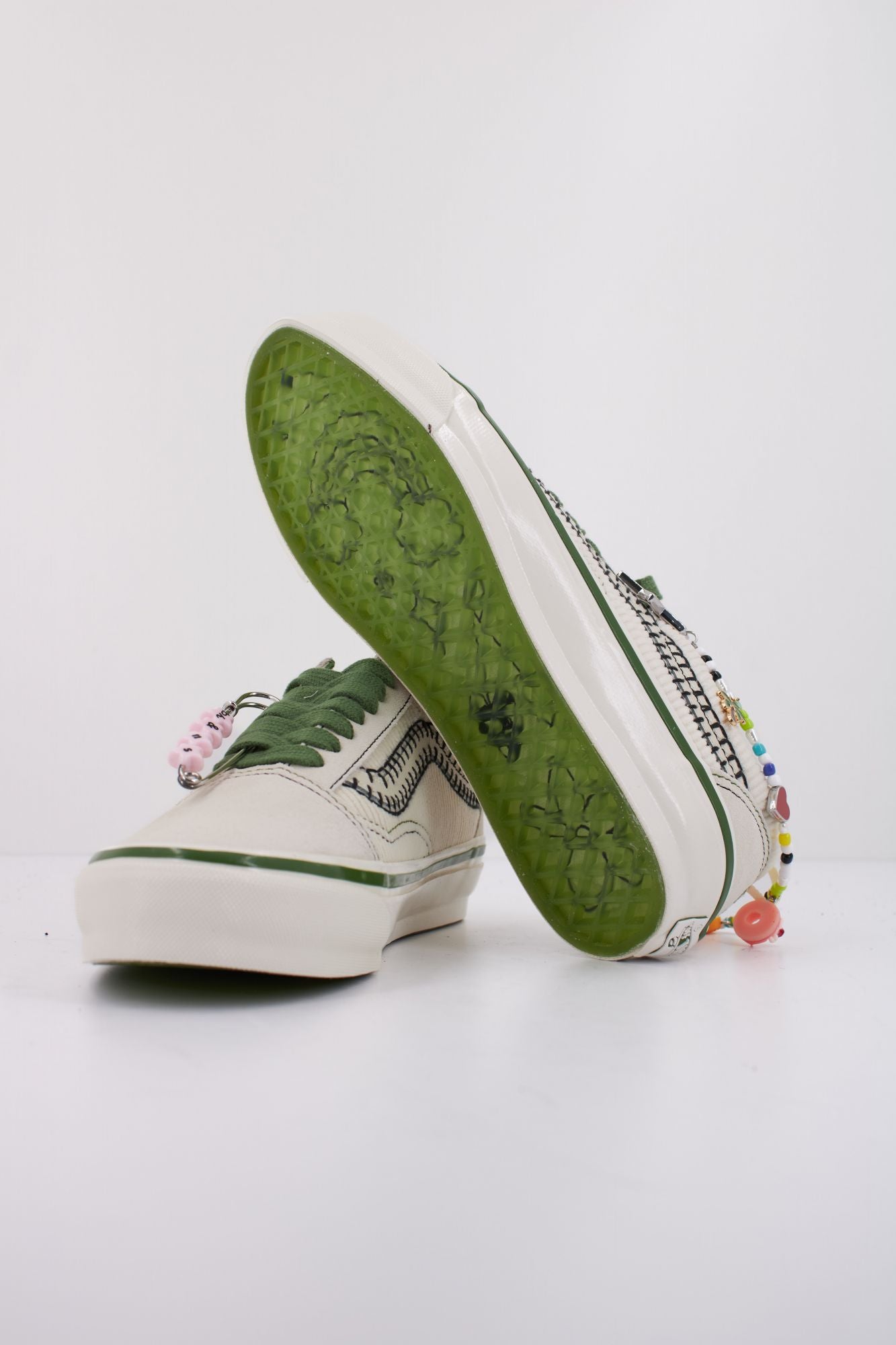 VANS  LX OLD SKOOL CHARMS  en color BEIS (5)