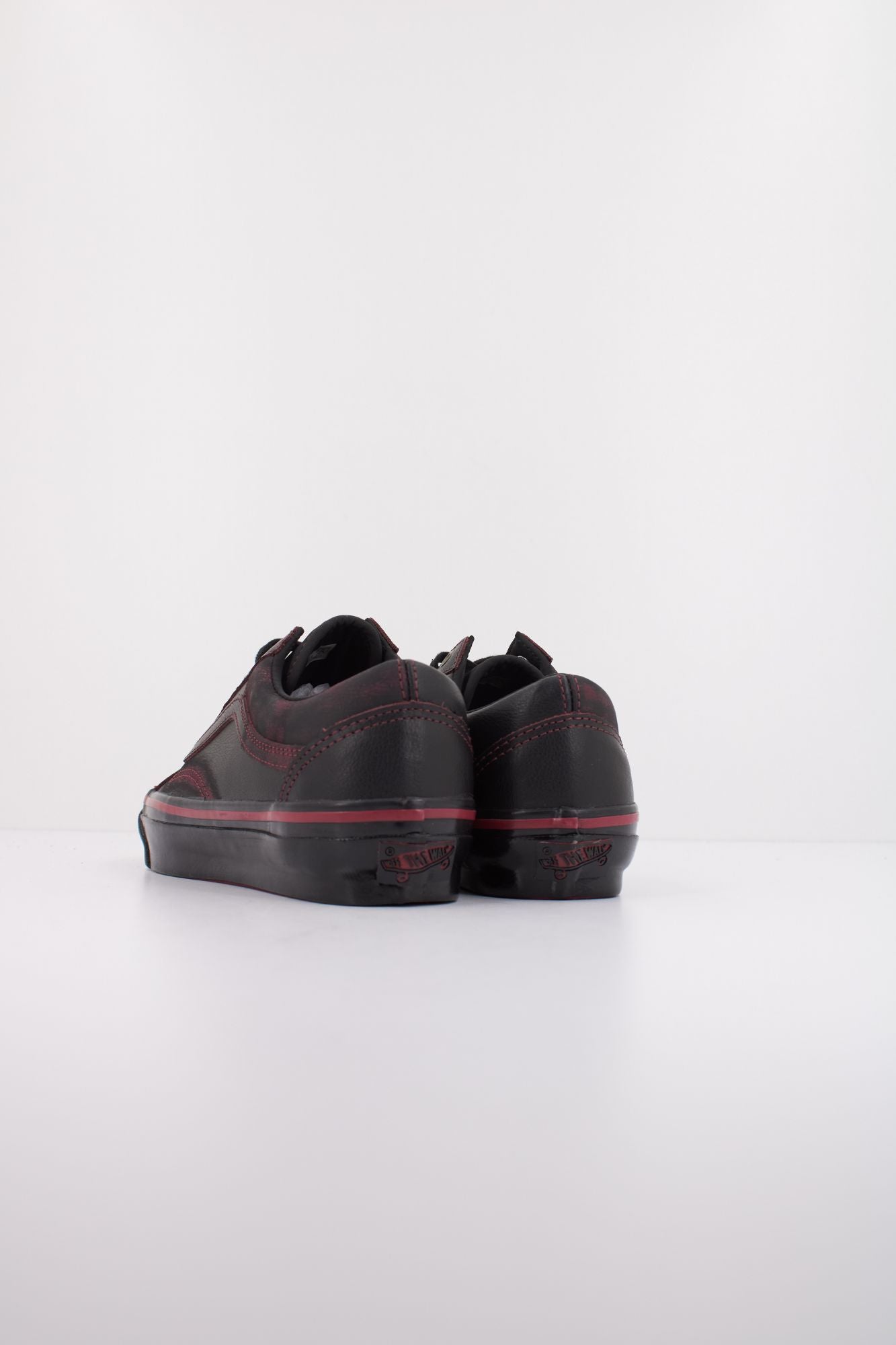 VANS OLD SKOOL LEATHER en color NEGRO (4)