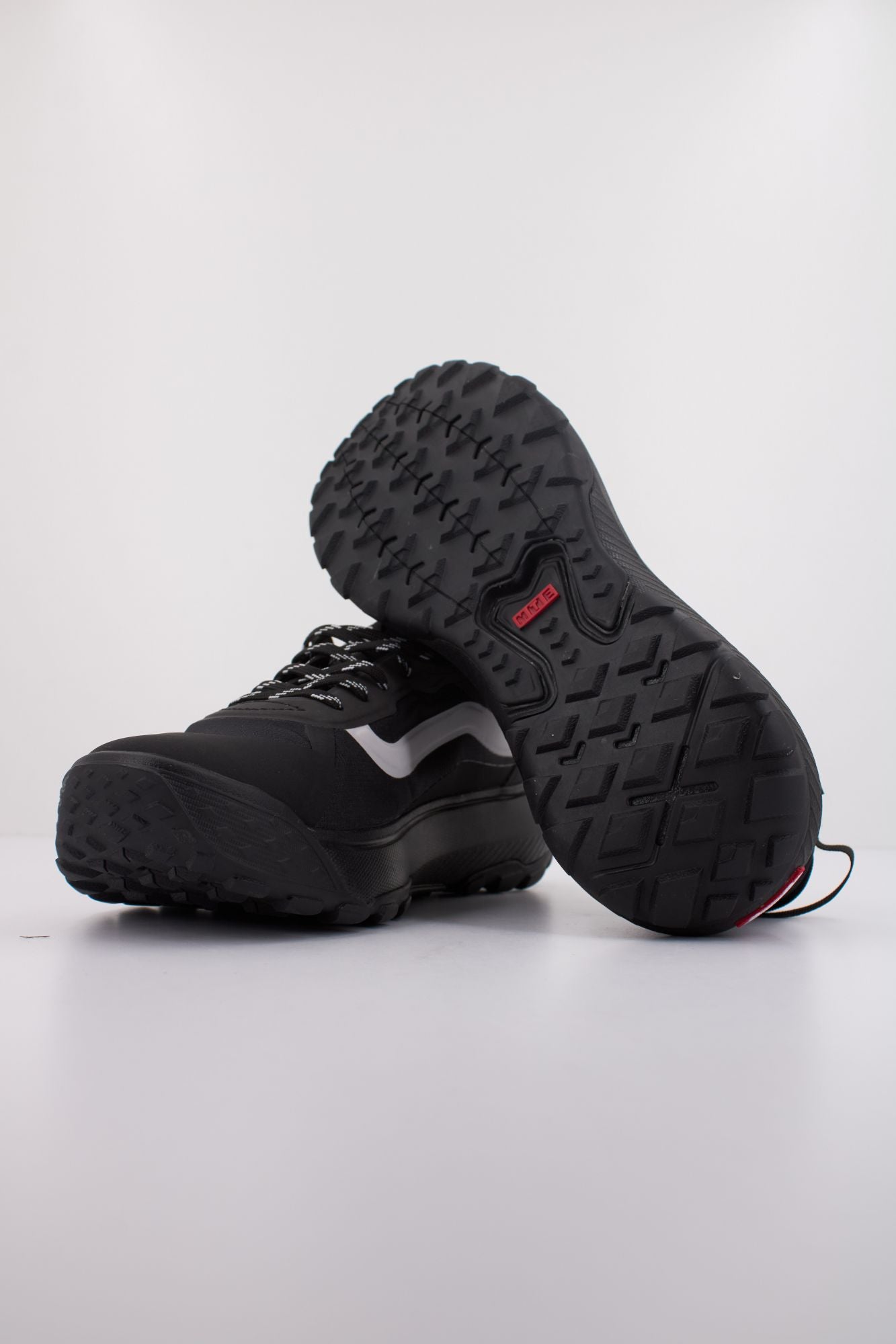 VANS VN000CVUBLK1 en color NEGRO (5)