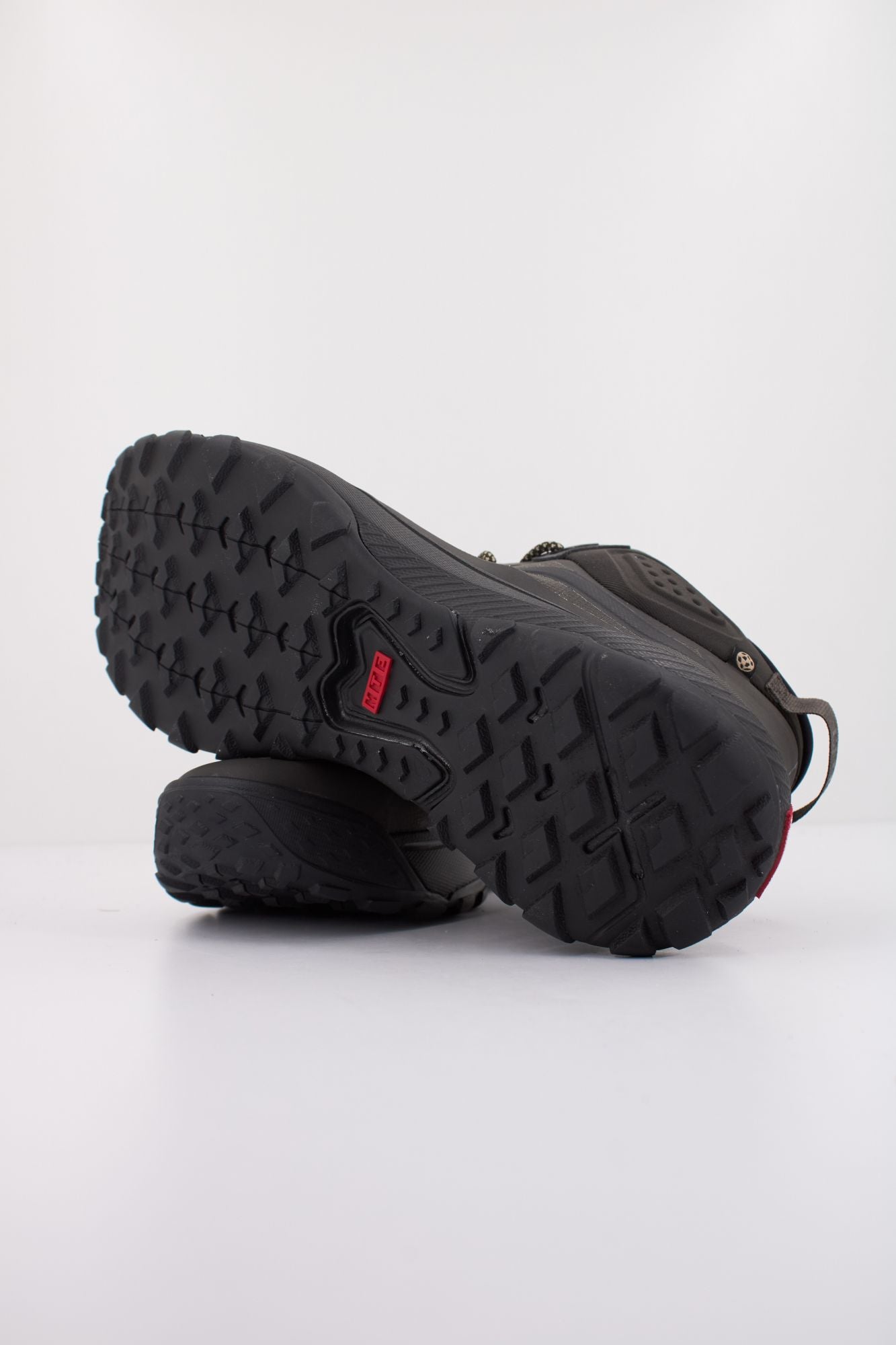 VANS  MTE CROSSPATH MID  en color NEGRO (5)