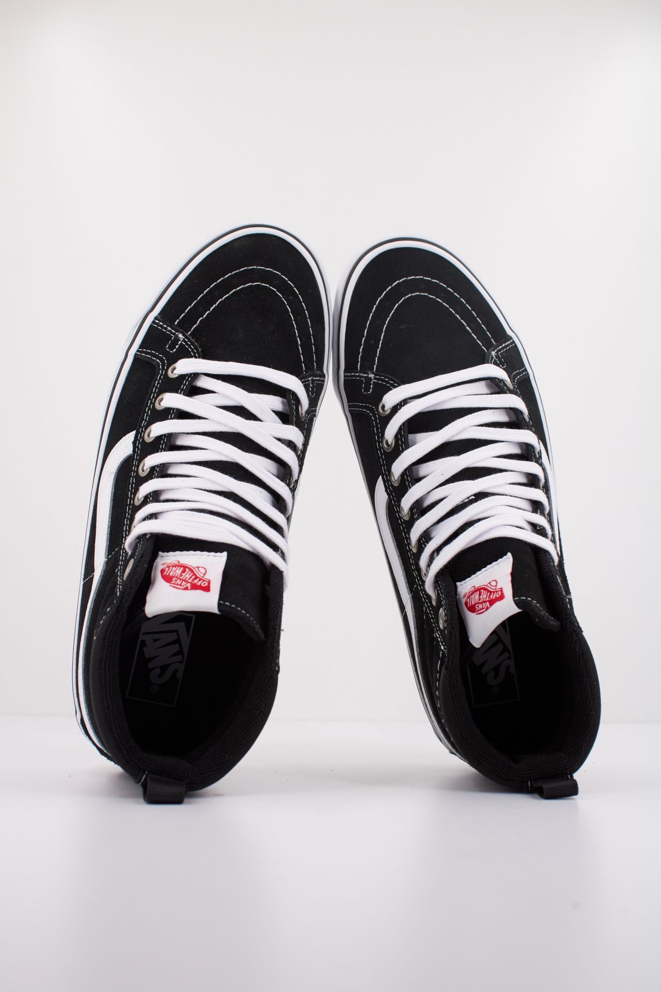 VANS MTE SK8-HI INSULATED en color NEGRO (3)