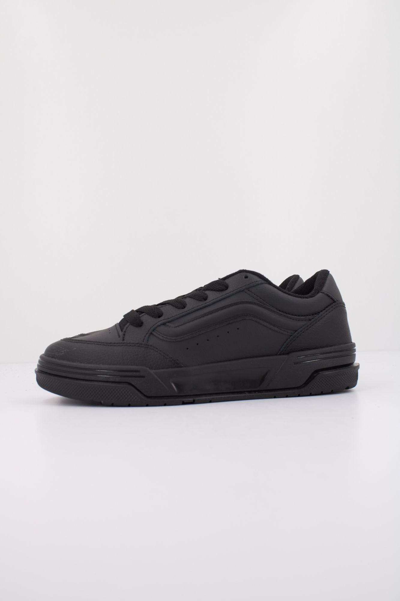 VANS  HYLANE  en color NEGRO (1)