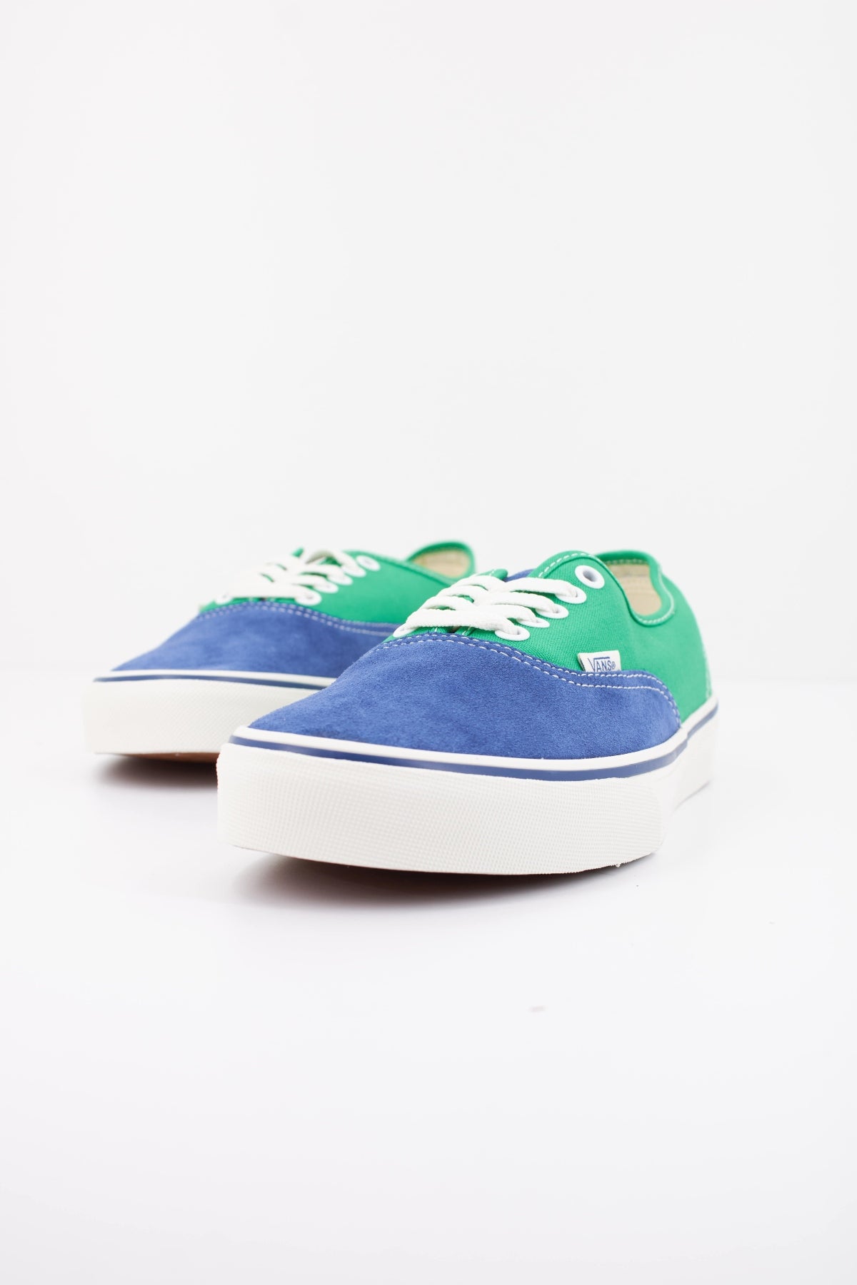 VANS AUTHENTIC en color AZUL (2)