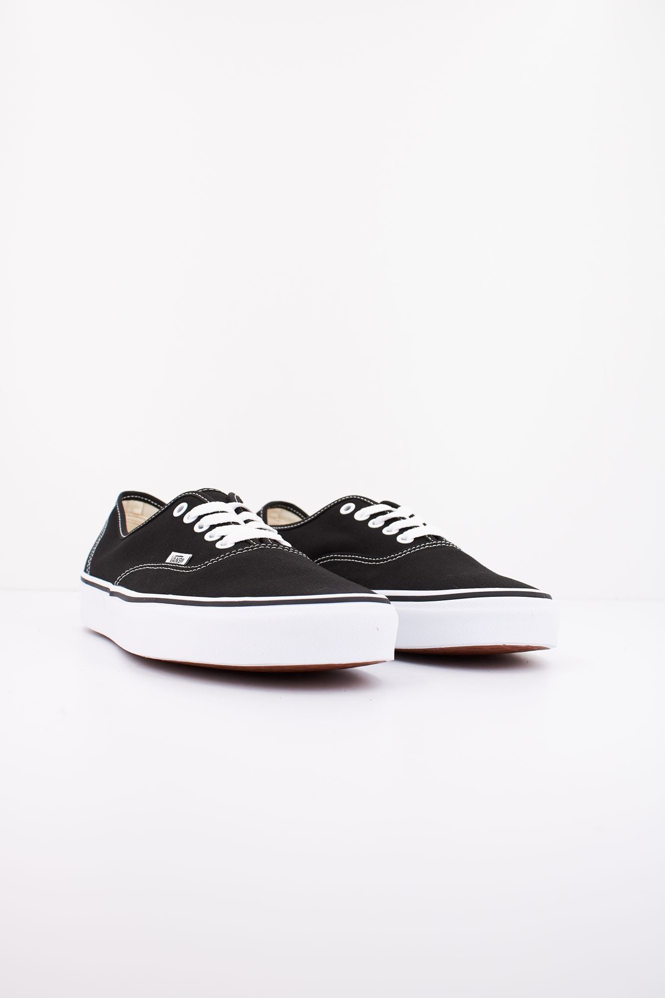 VANS AUTHENTIC en color NEGRO (2)
