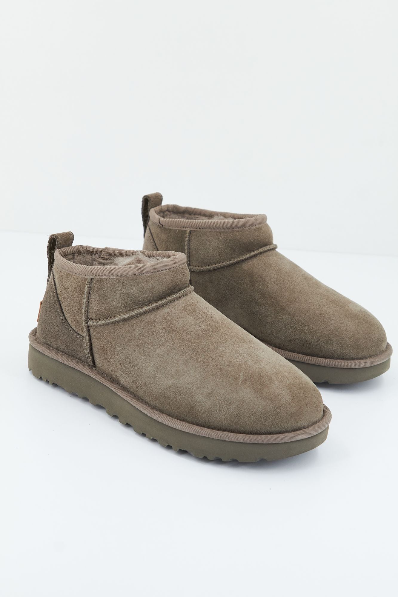 UGG W CLASSIC ULTRA MINI en color GRIS (1)