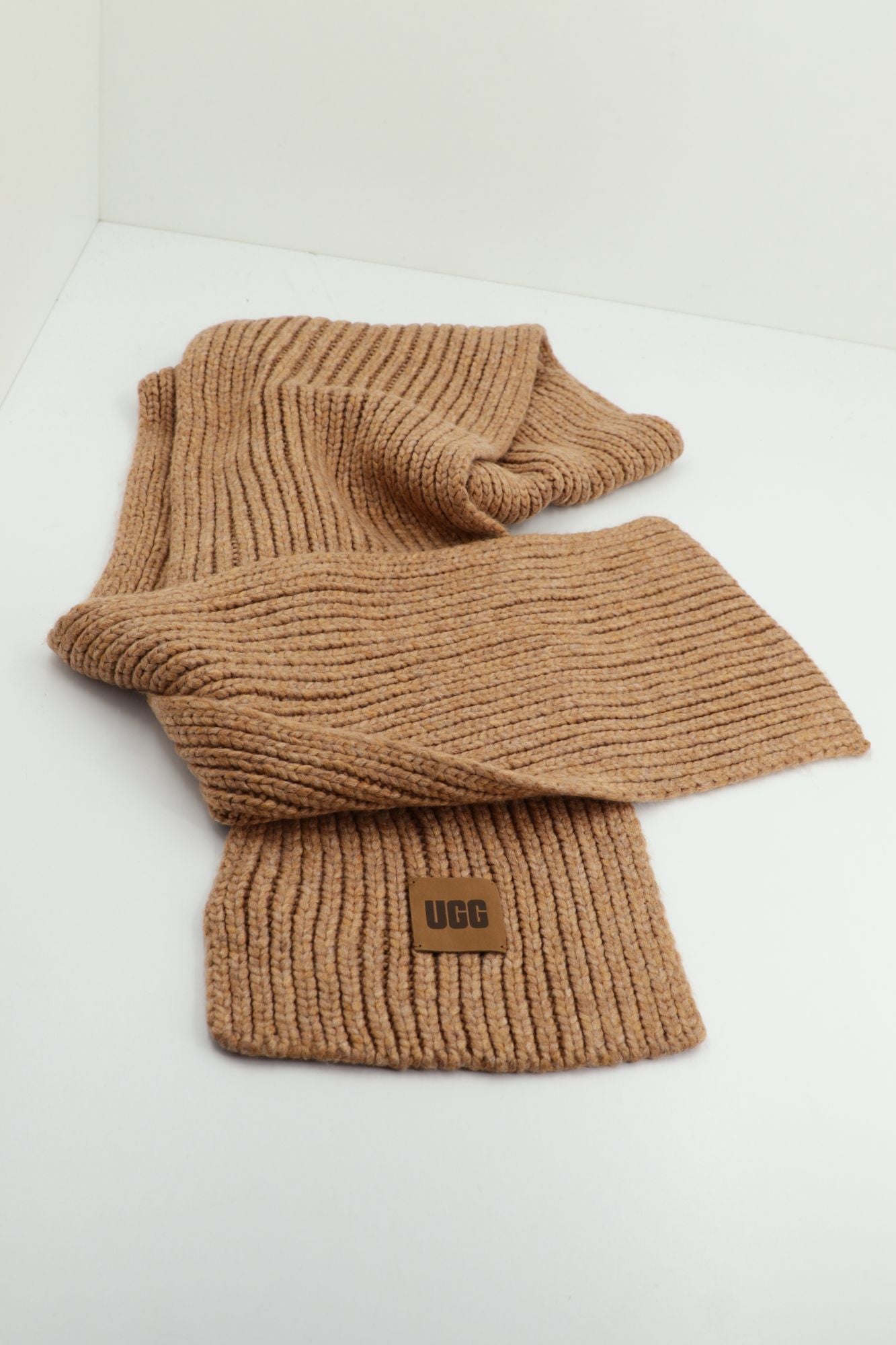 UGG  CHUNKY RIB KNIT  en color MARRON (1)
