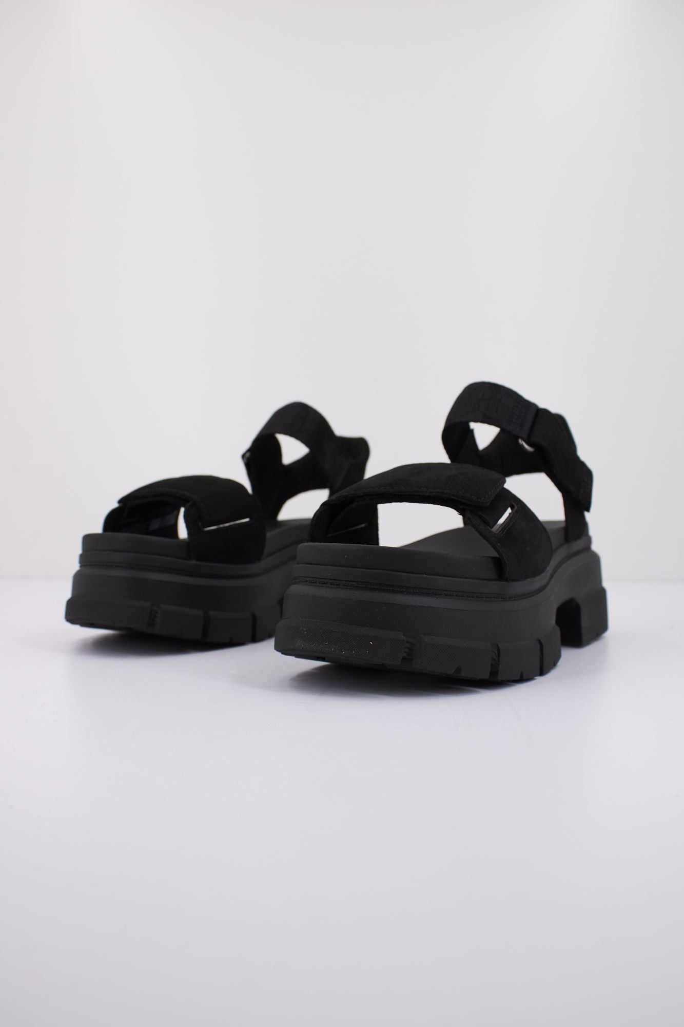 UGG W ASHTON ANKLE en color NEGRO (2)