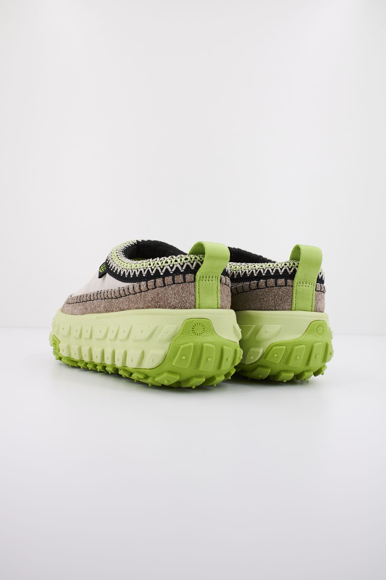 UGG W VENTURE DAZE en color BEIS (3)