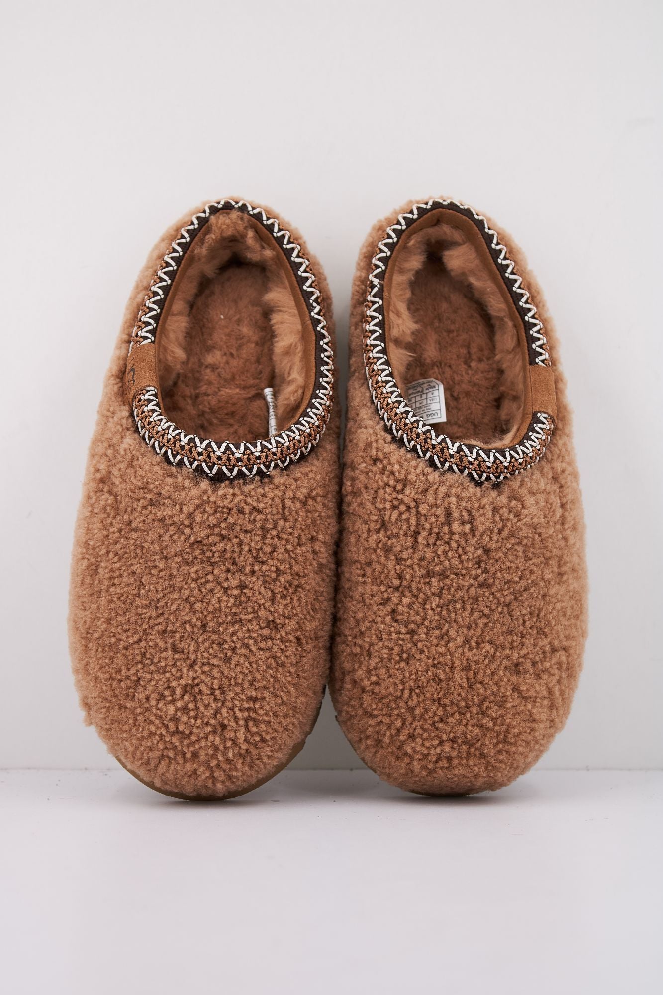 UGG W TASMAN MAXI CURLY en color MARRON (3)