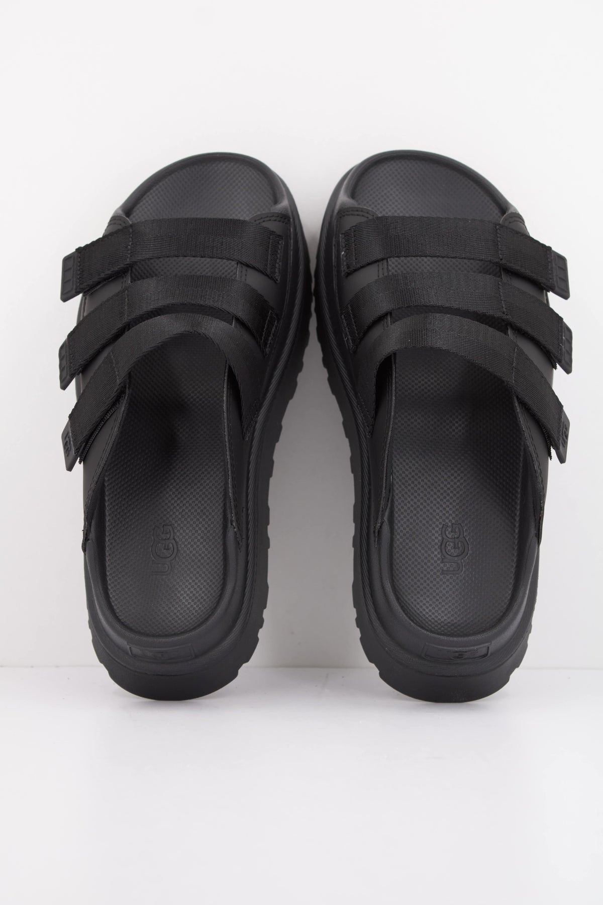 UGG  W GOLDEN GLOW SLIDE en color NEGRO (3)