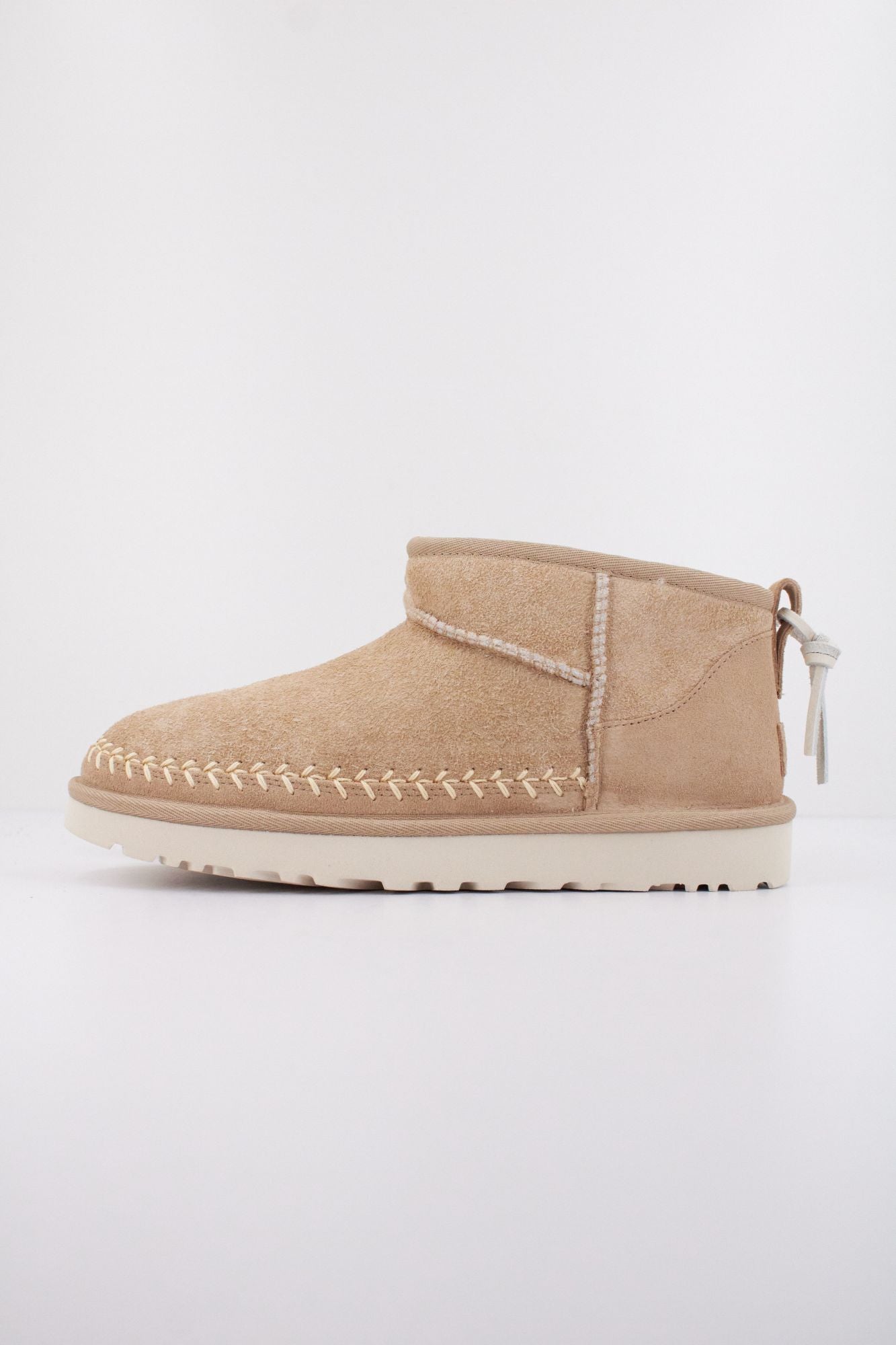 UGG  W CLASSIC ULTRA MINI BIARRITZ  en color BEIS (1)