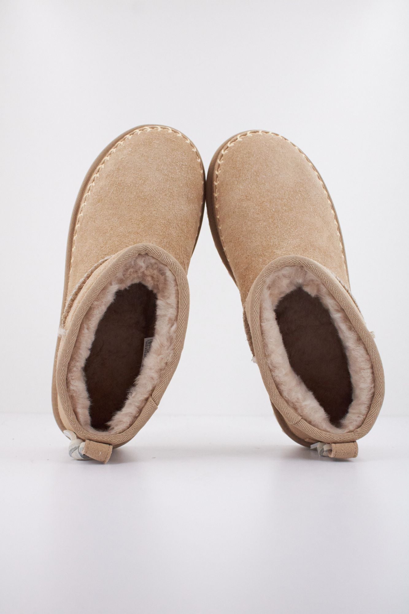 UGG  W CLASSIC ULTRA MINI BIARRITZ  en color BEIS (3)