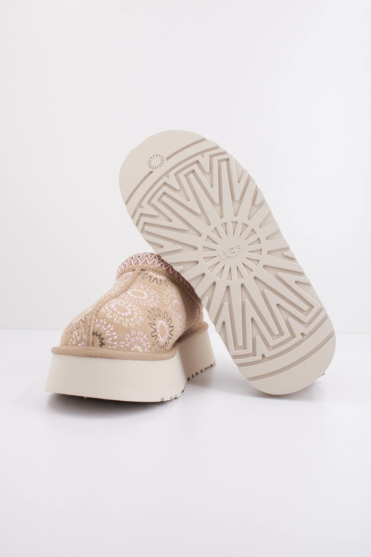 UGG W TAZZ SUN STITCH en color MARRON CLARO (5)